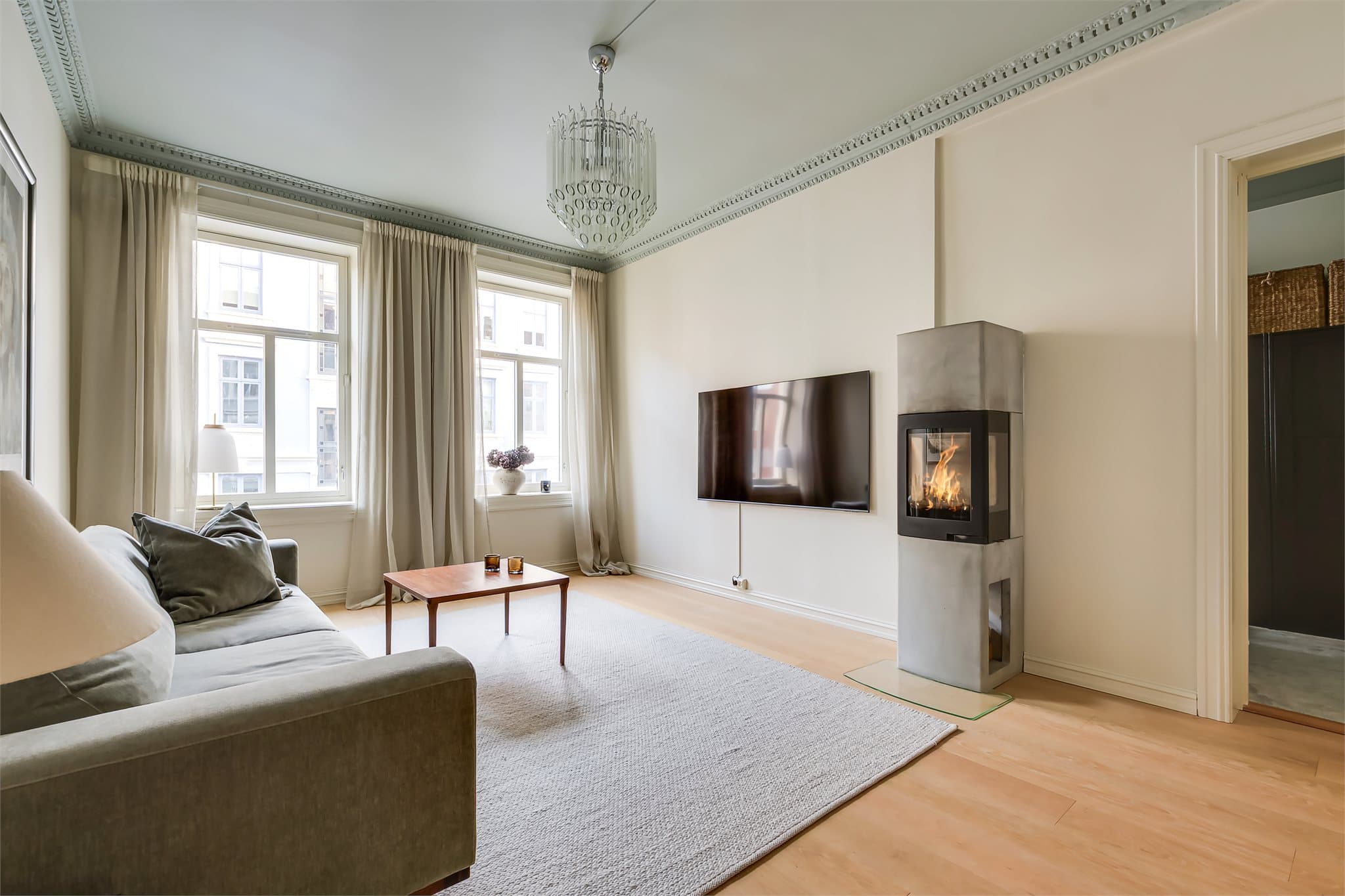 I 2022 ble det installert ny peis, og ny parkett i tilnærmet hele boligen.