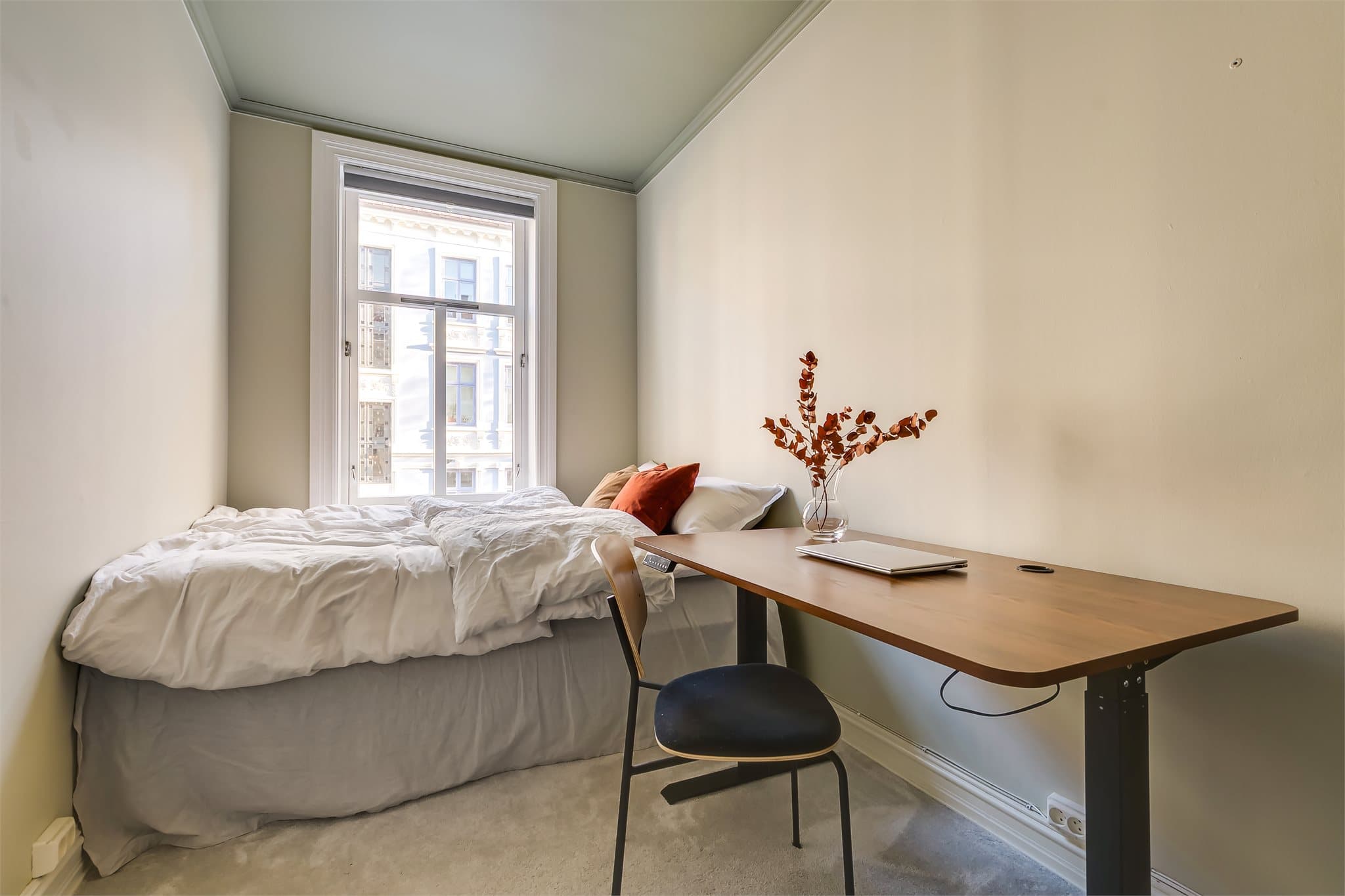 Rommet egner seg godt som barnerom, gjesterom eller kontor.