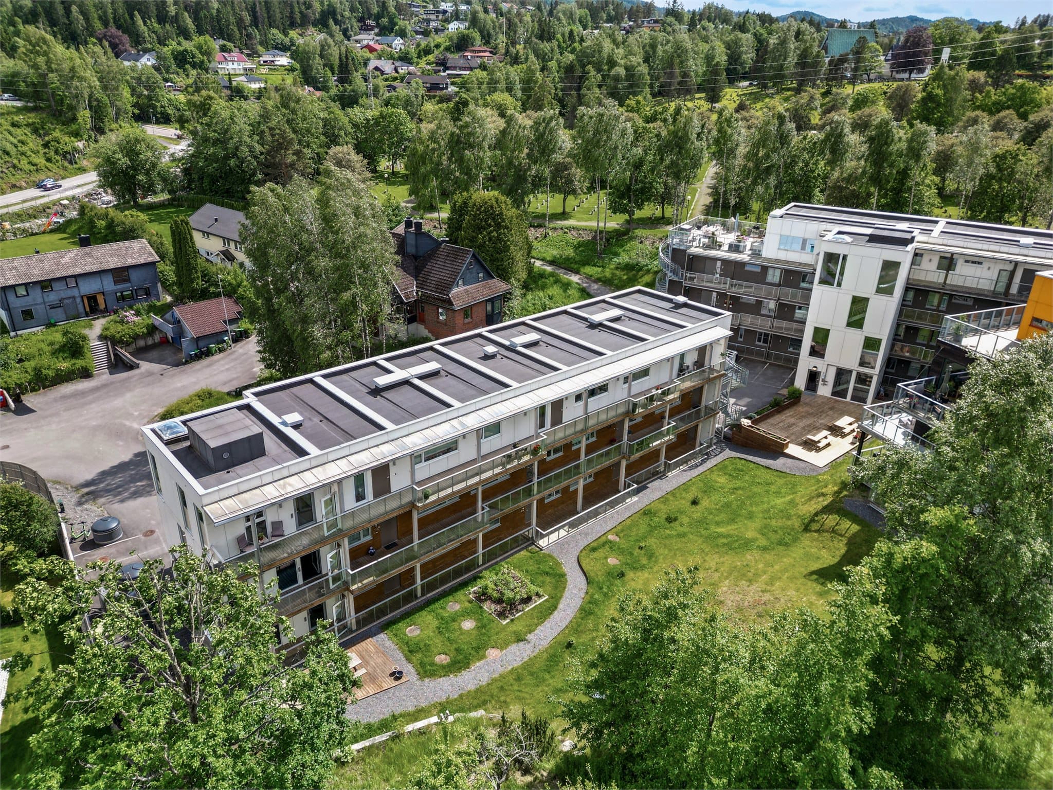 Vestre Strøm Residens Sameie består av 36 boenheter fordelt på tre bygg.