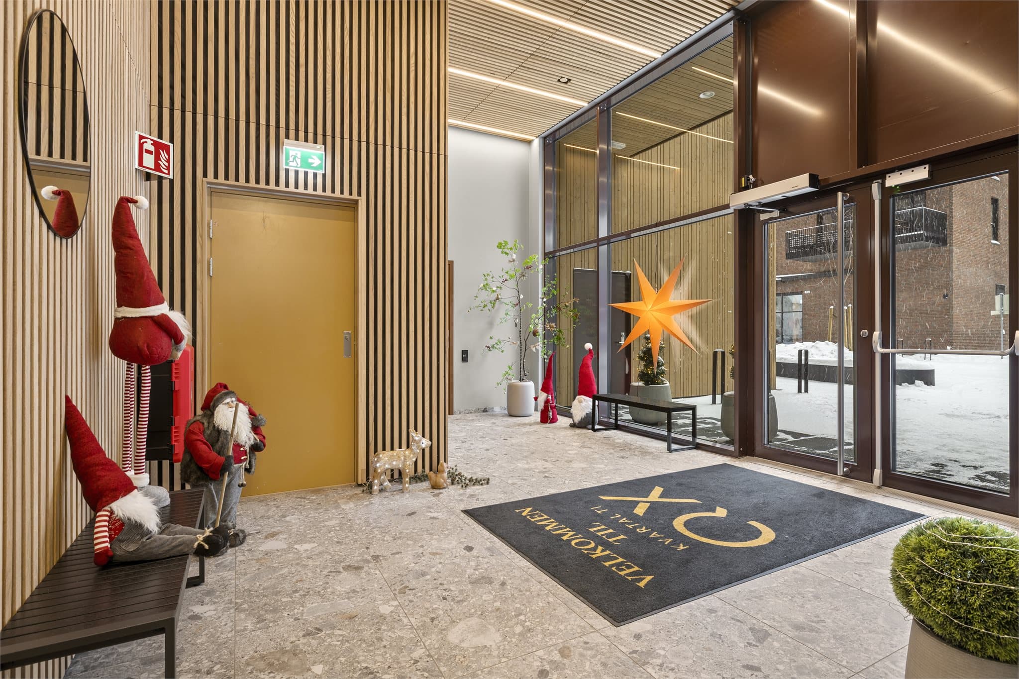 Pent og innbydende felles inngangsparti.