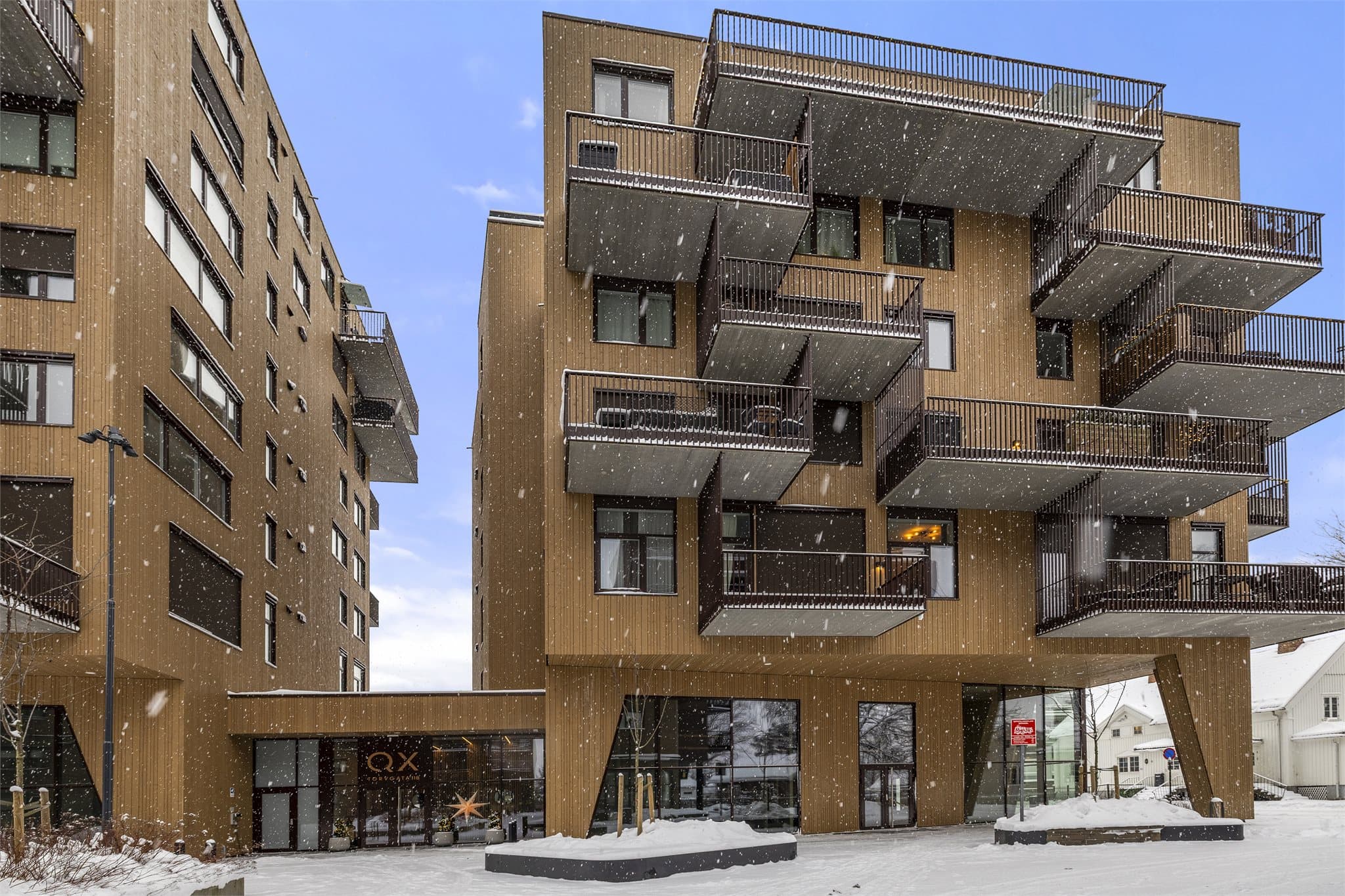 Nyere boligbygg med moderne uttrykk.