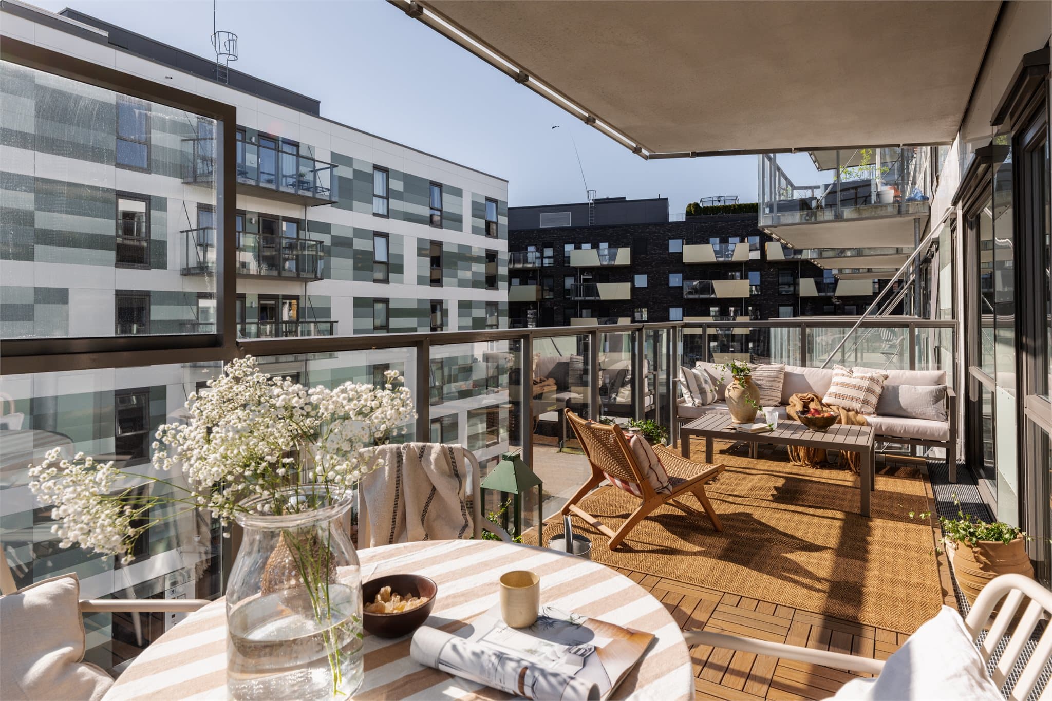 Her får dere en eksklusiv leilighet med stor balkong og tre romslige soverom.