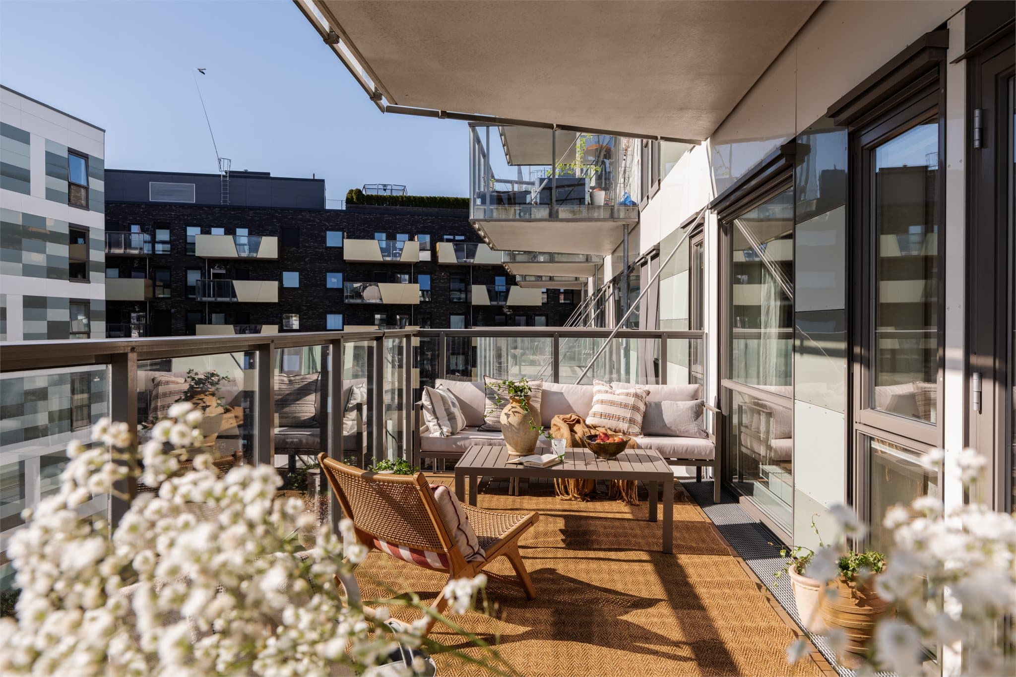 Her kan man nyte gode solforhold store deler av dagen.