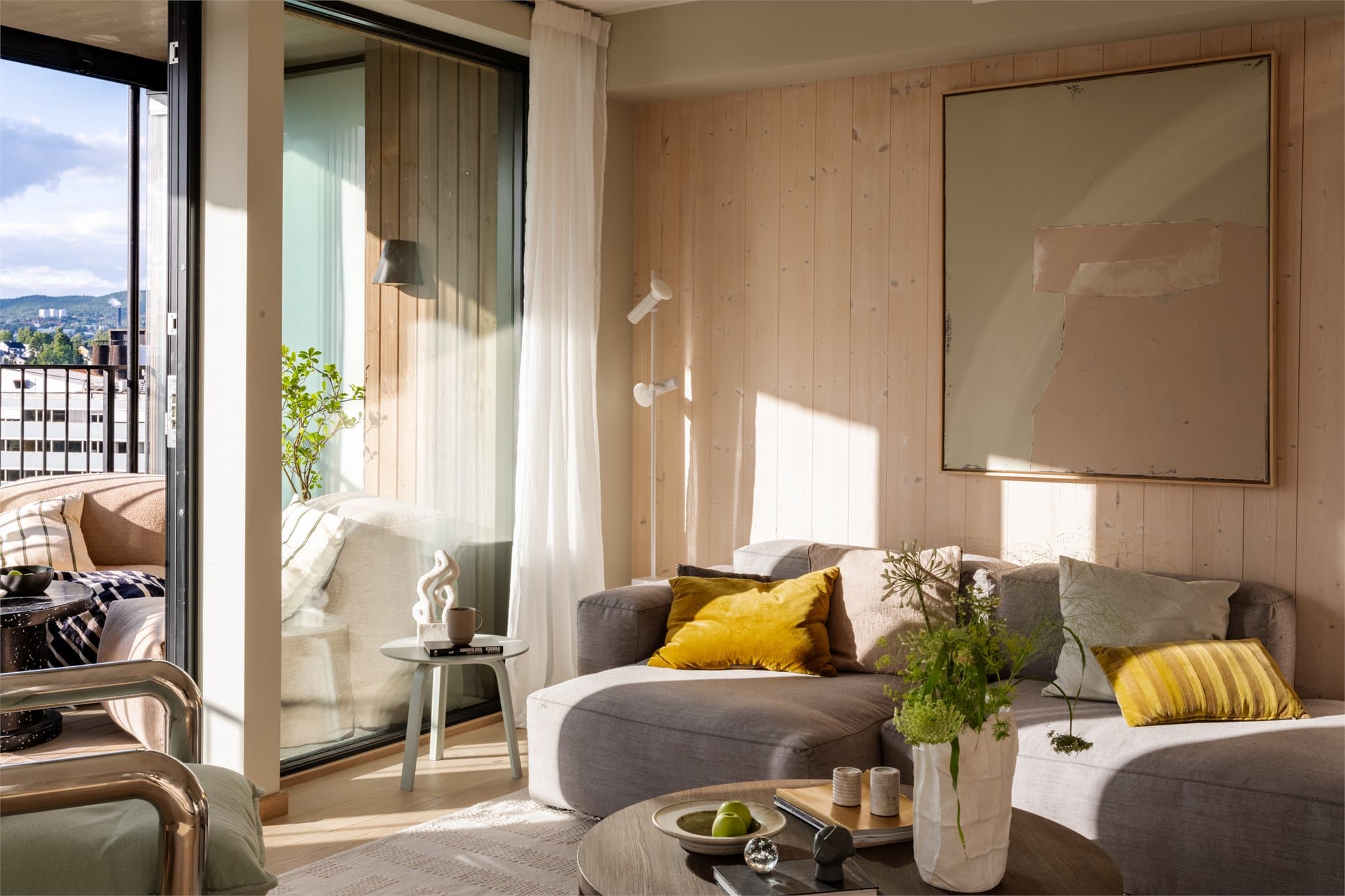 Gjennomførte materialvalg og moderne løsninger skaper et helhetsinntrykk som varer.