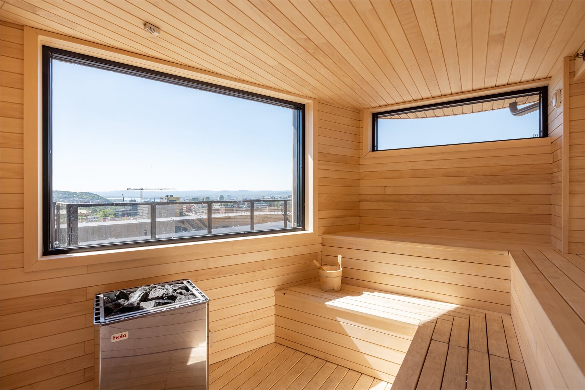 Sauna på en av takterrassene - kan bookes av beboere. Nydelig utsikt fra taket.