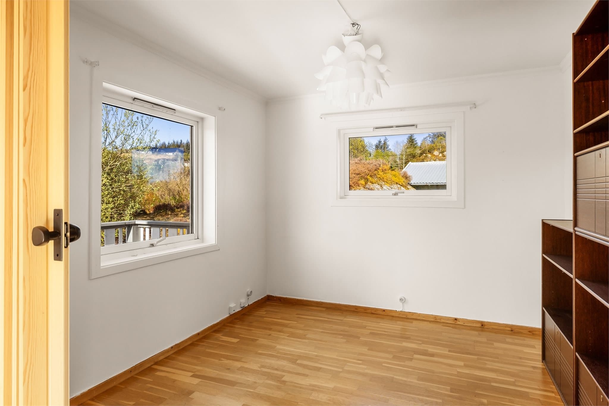 Boligen har totalt 7 soverom. Det første måler 8,8m²