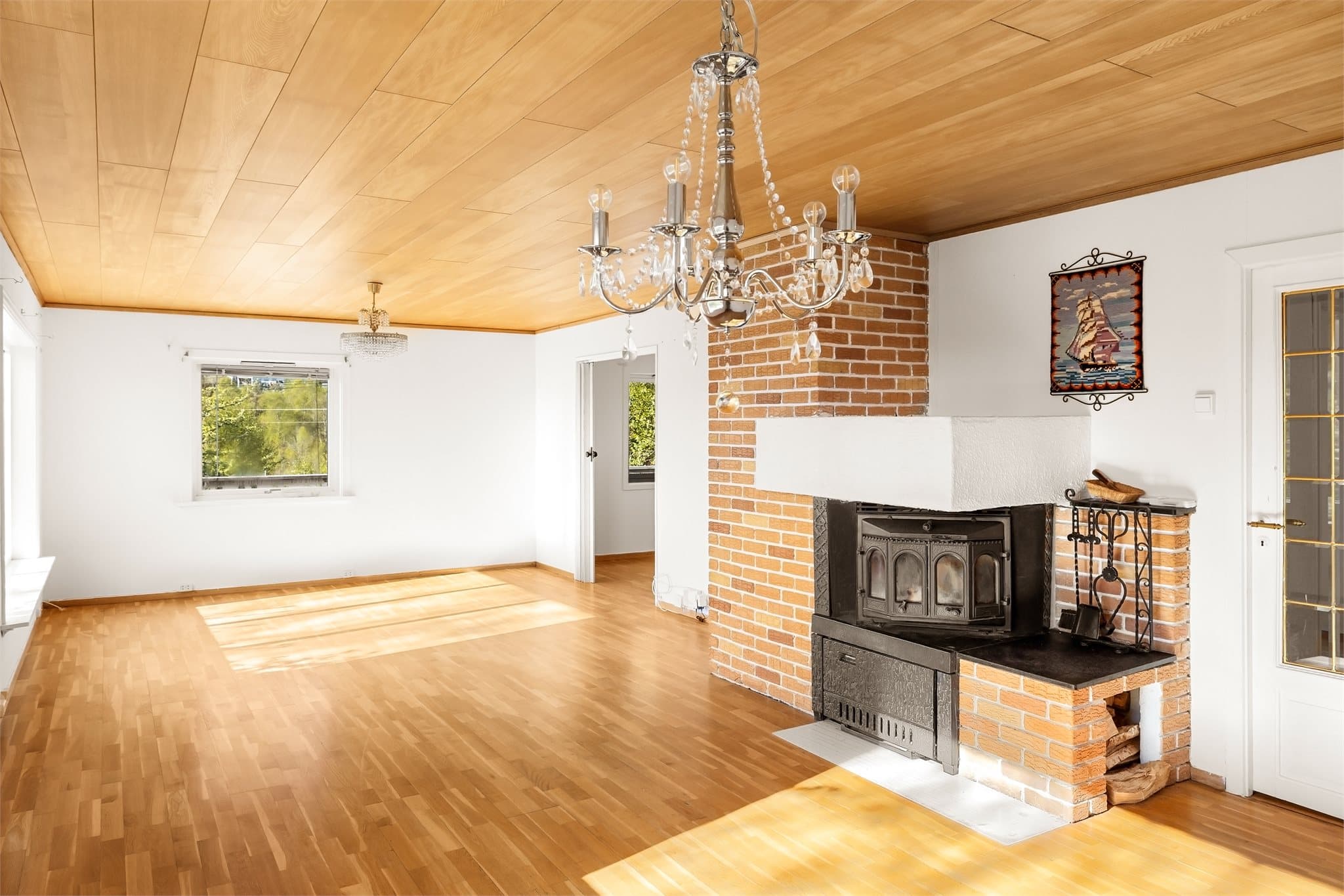 Stue i hovedetasjen måler 34,8m²