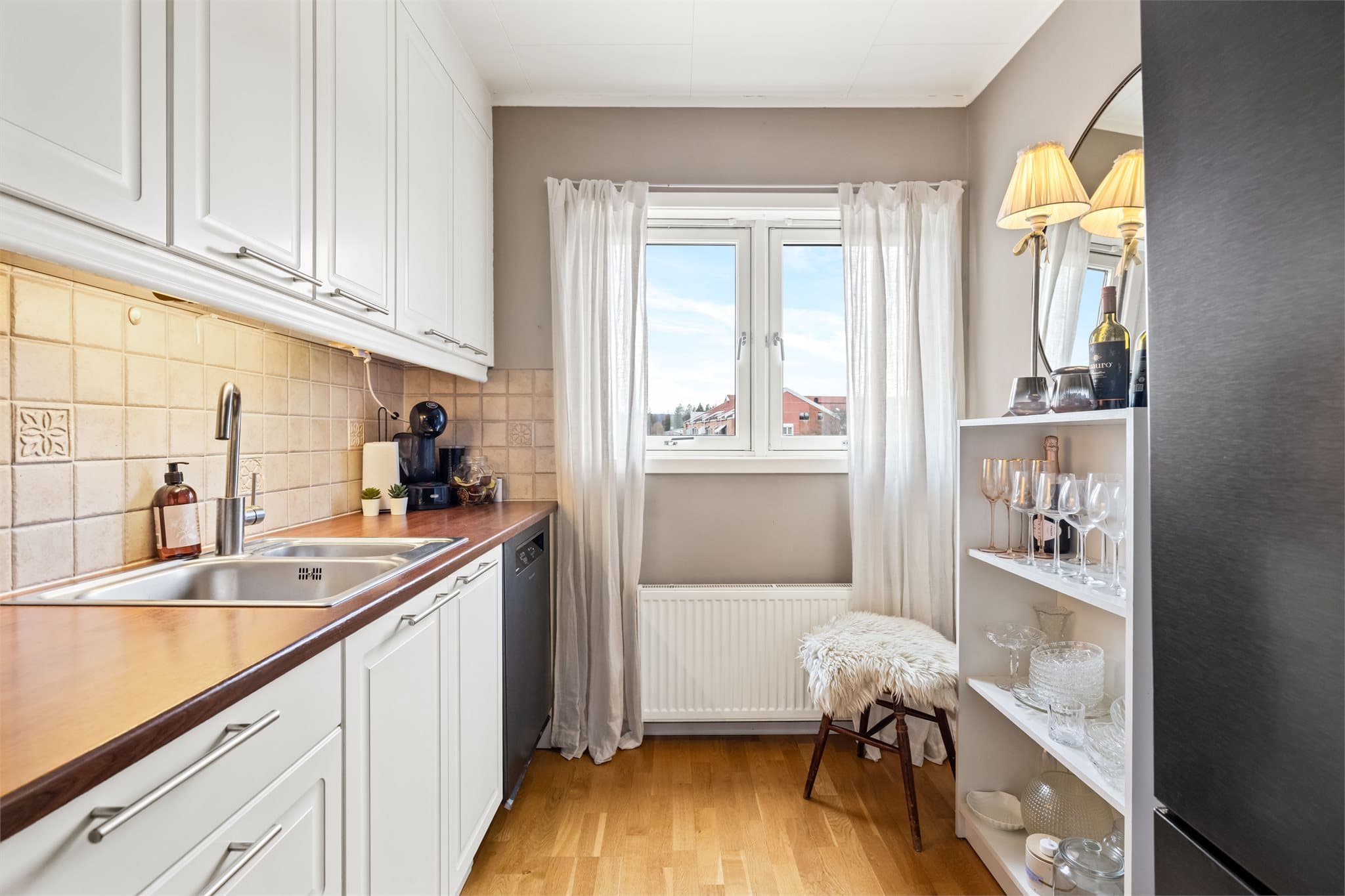 Her bor du sentralt med Lørenskog sentrum og Metro Senter kun 5 minutters gange unna, og med gode bussforbindelser.