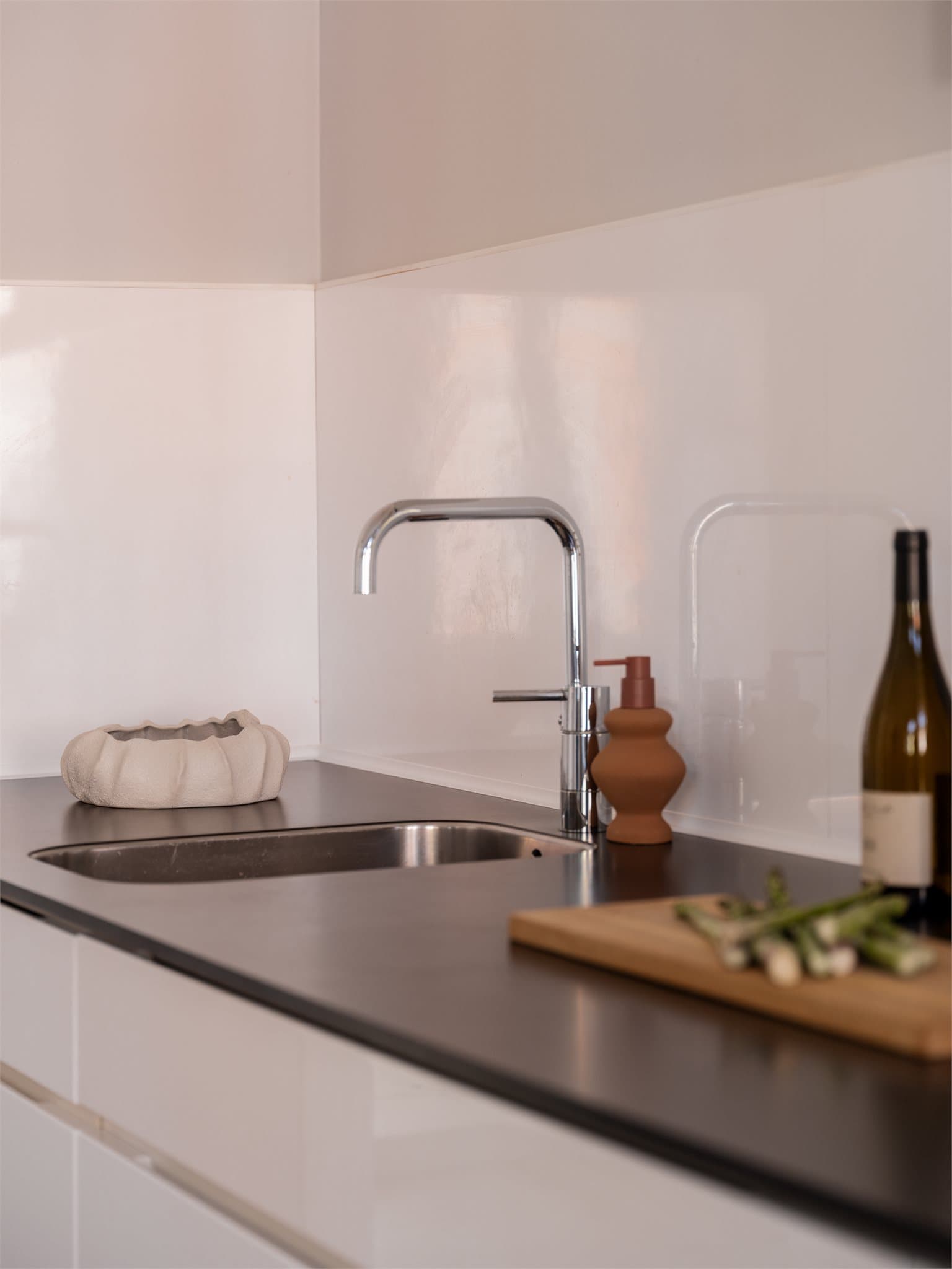 Boligen er utstyrt med komfyr og oppvaskmaskin fra 2020. Det foreligger opplegg for gasskomfyr for den som ønsker dette.