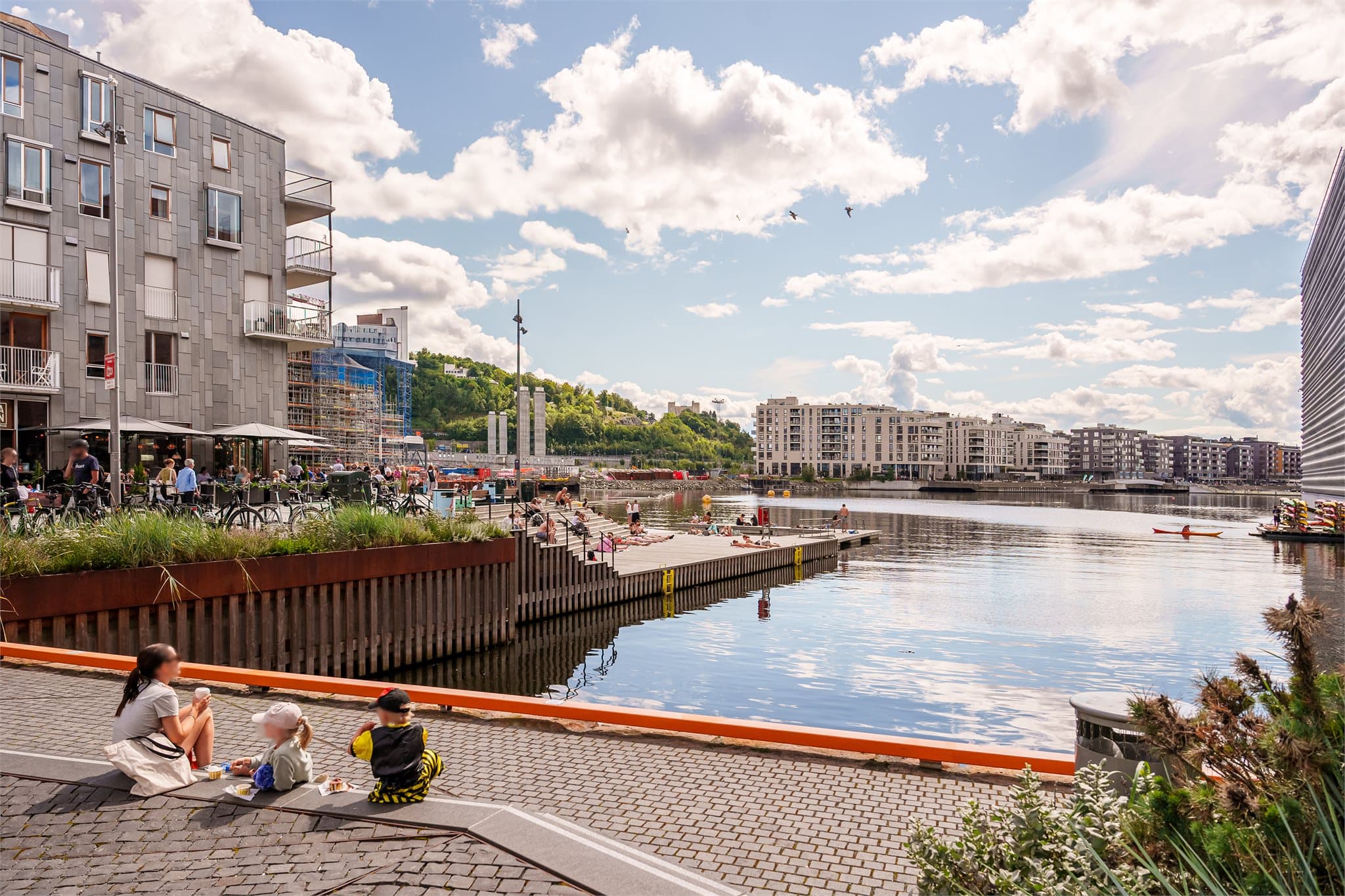 Nærheten til sjøen og Oslofjorden gir rike muligheter for rekreasjon og byliv ved vannet.