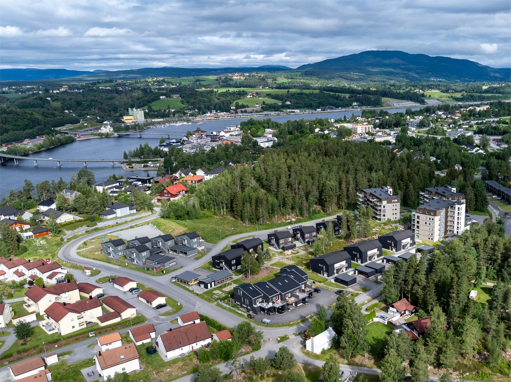 Kort vei ned til Sundet og Eidsvoll Stasjon