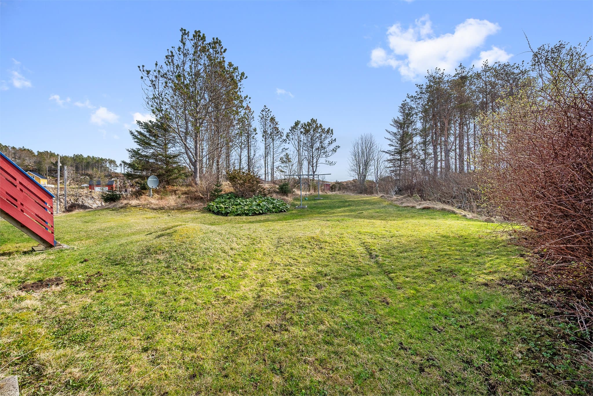 Eiendommen har gode solforhold med sol store deler av dagen.