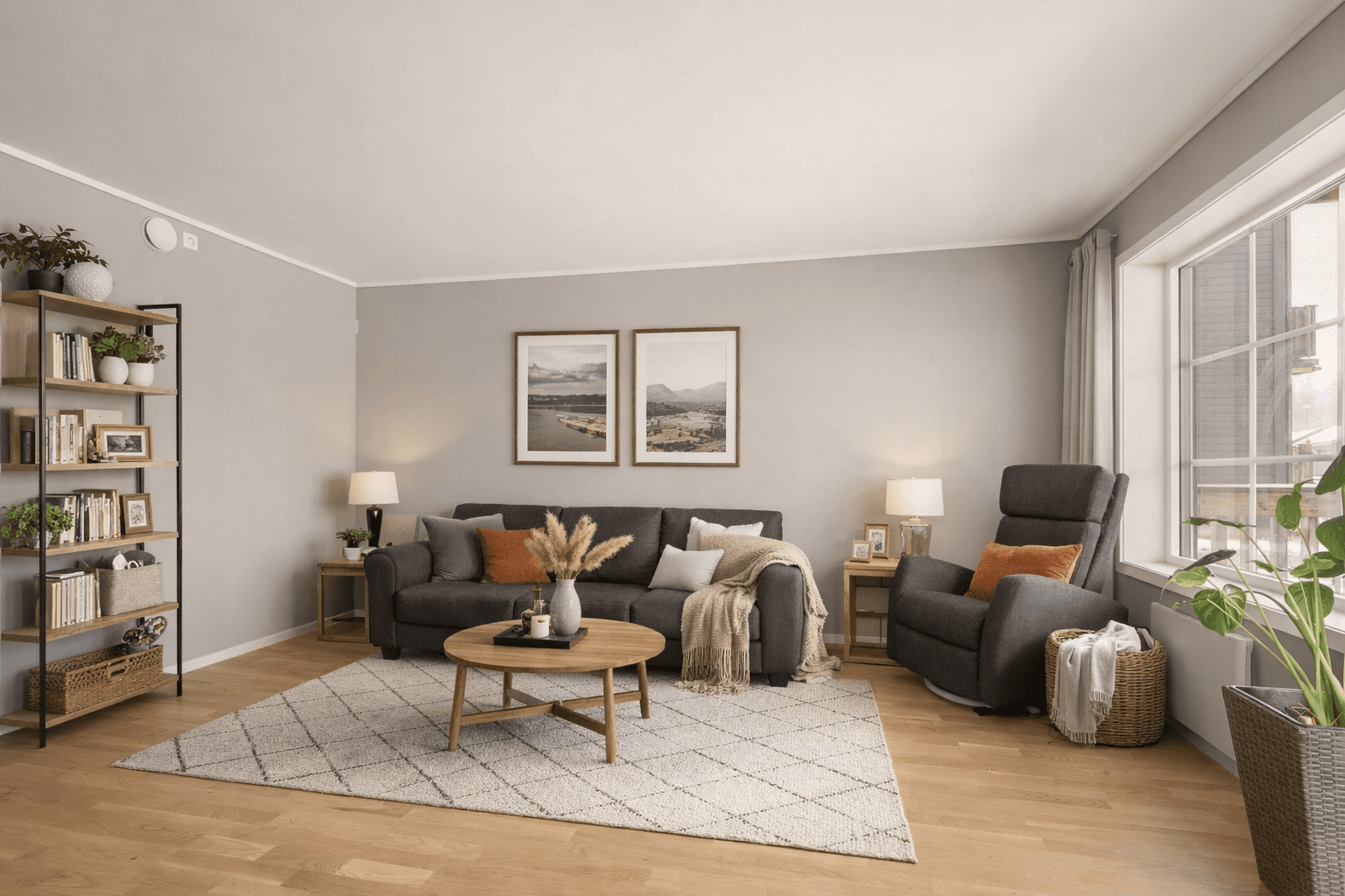 Godt lysinnslipp fra store vindusflater. Bildet er innredet ved hjelp av KI-verktøy.