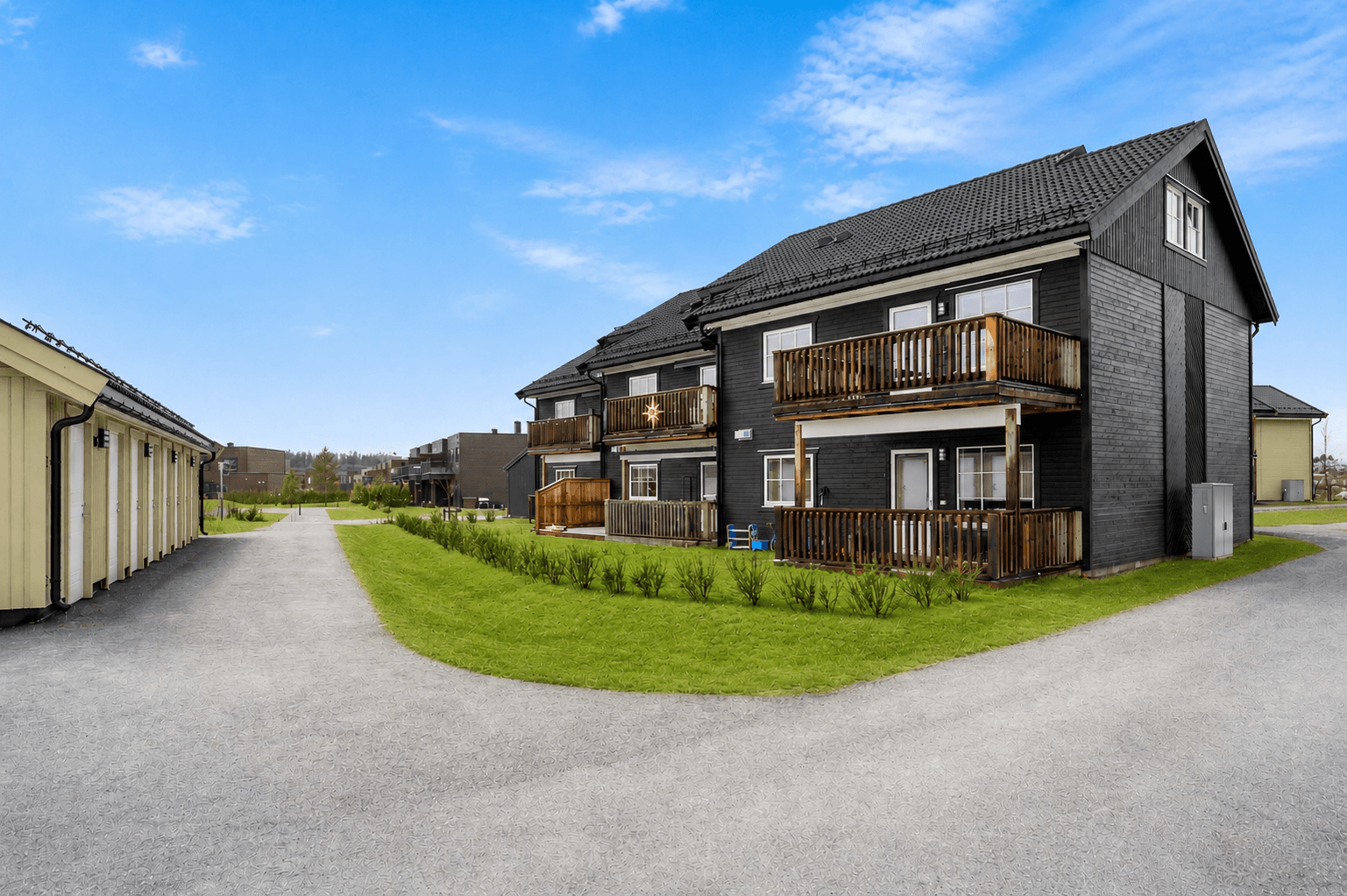 Velkommen til Torvstrøvegen 9C sentralt i Nannestad! Bildet er digitalt omgjort til sommer. Avvik kan forekomme.
