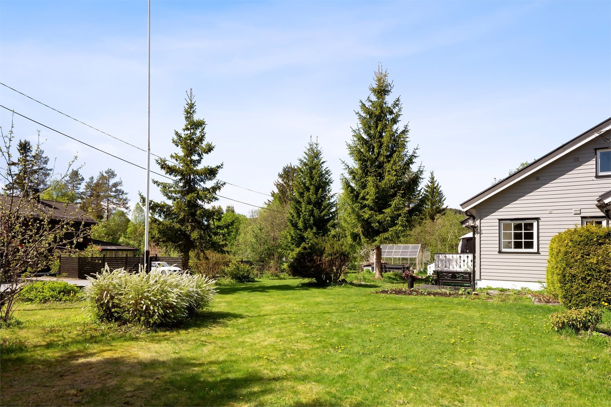Hagen byr på rikelig med plass til lek og moro for familien.