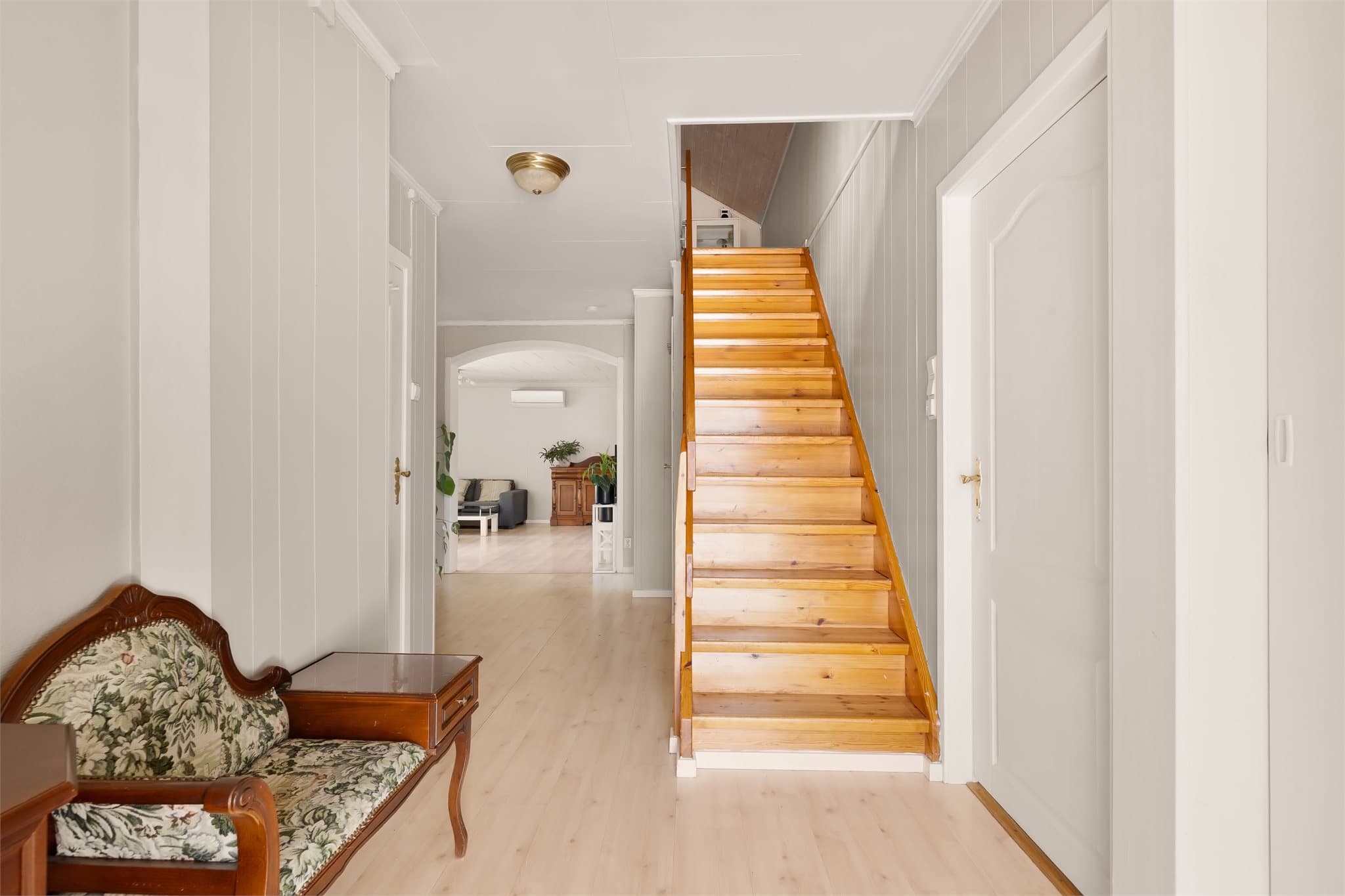 Boligen byr på totalt 181 m² BRA.