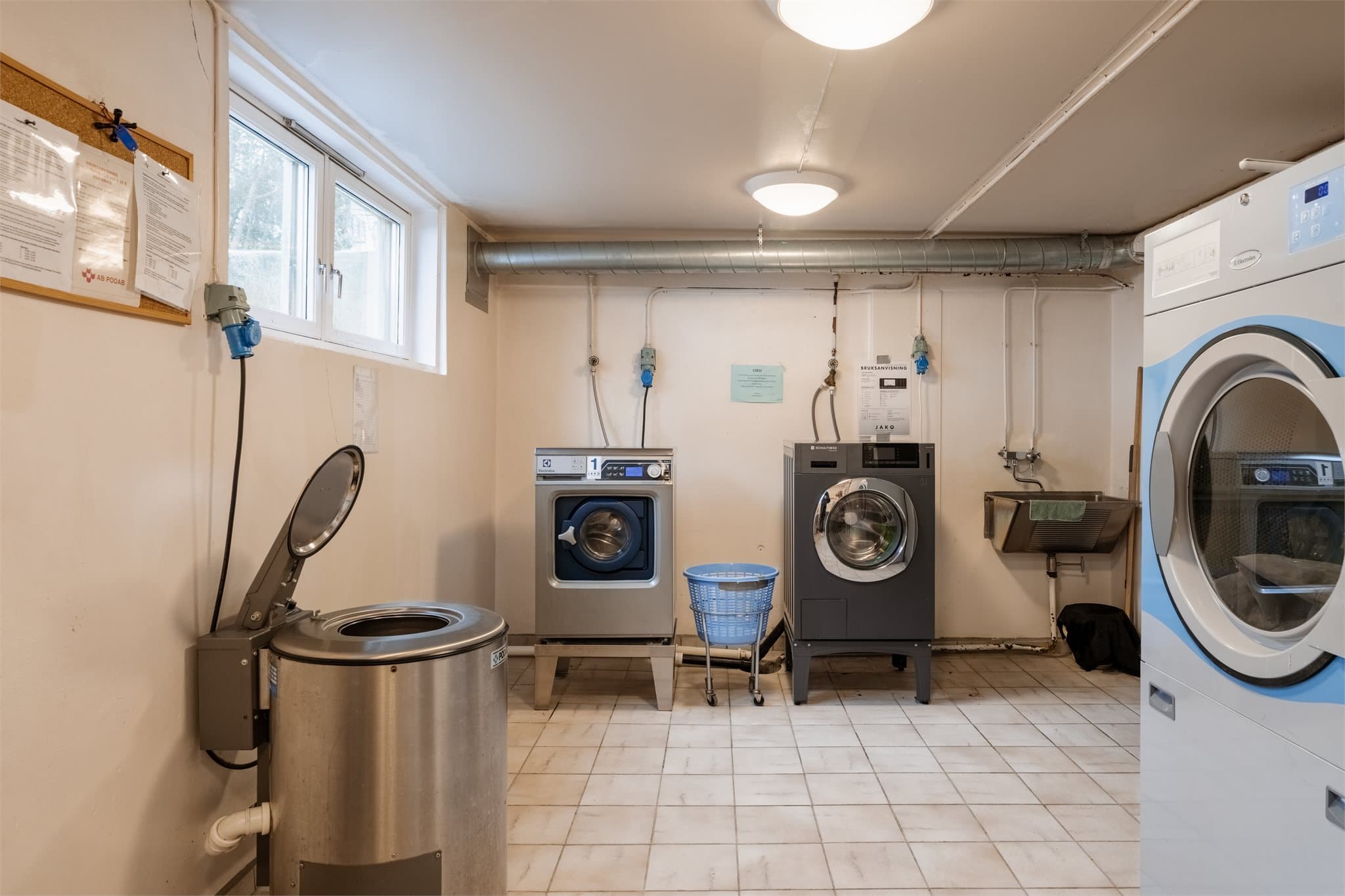 Borettslaget har felles vaskeri tilgjengelig for beboerne.