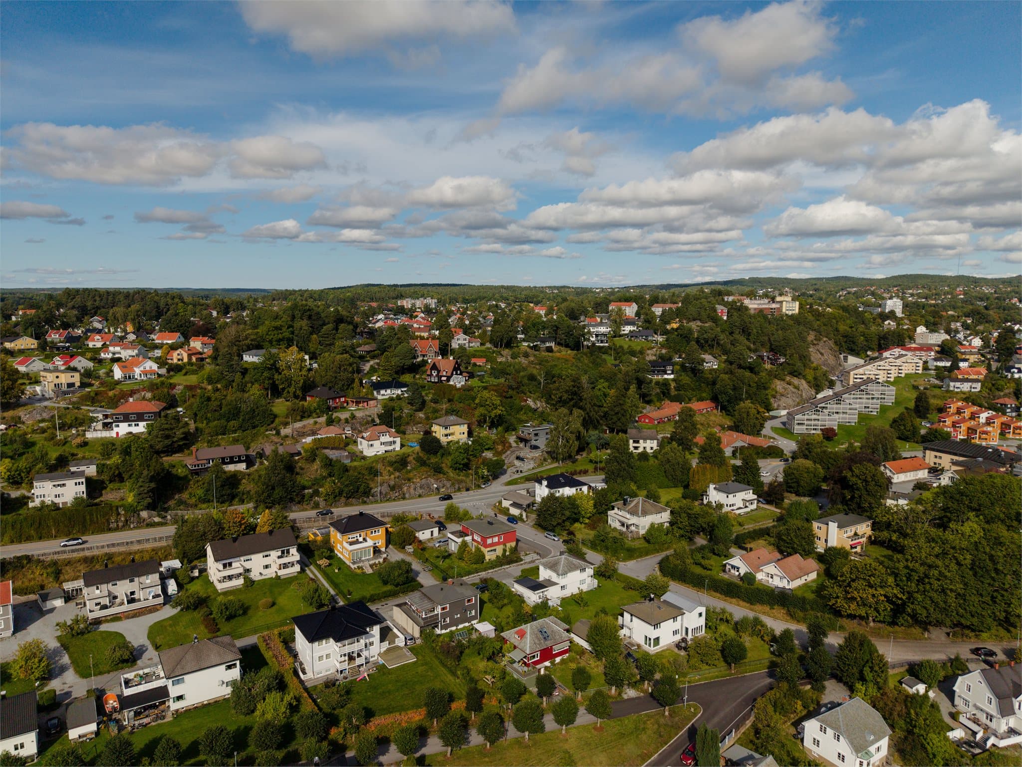 Sentrum og Halden stasjon nås på omtrent et kvarters gange.