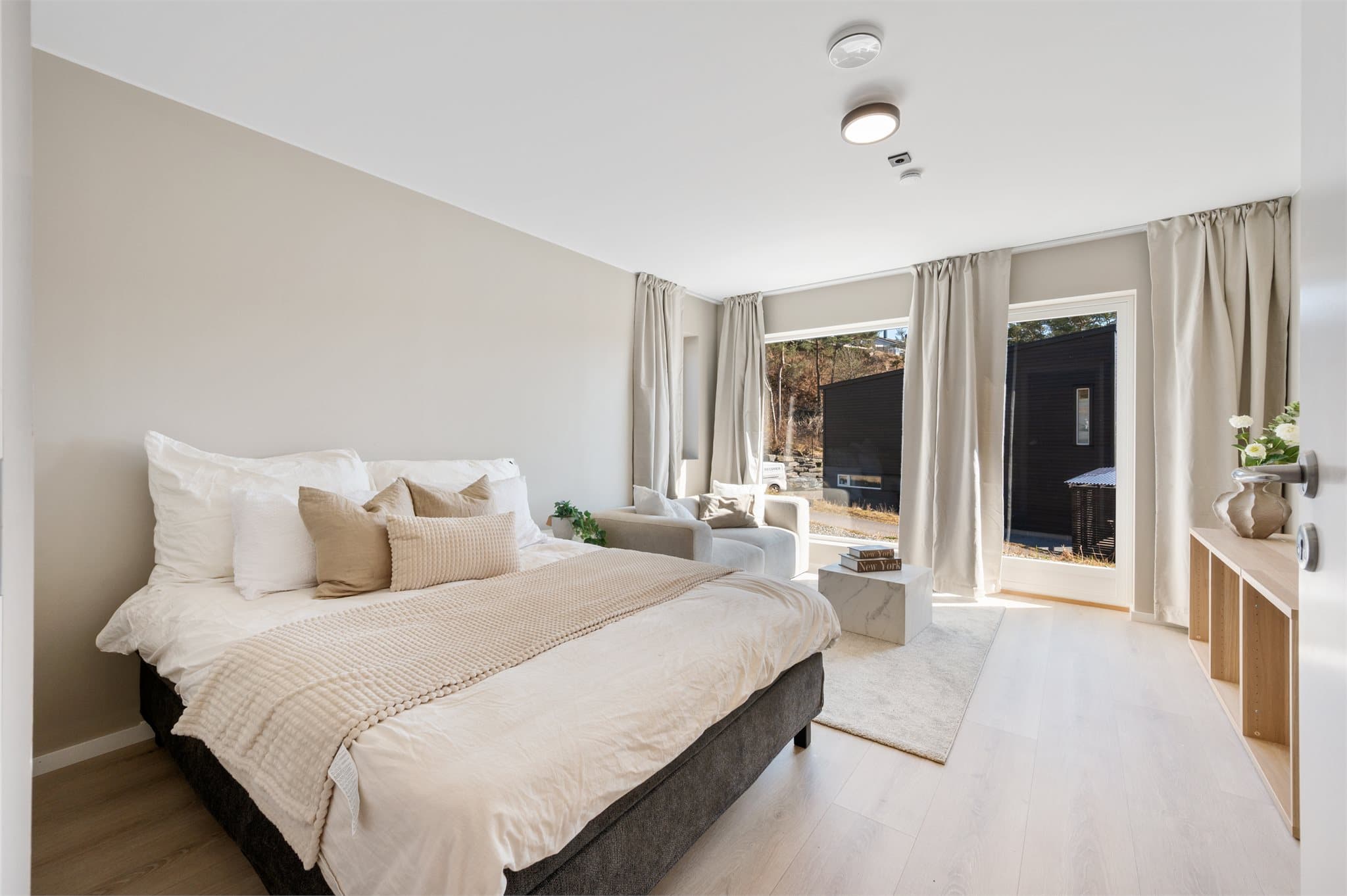 - Soverom 3 er av god størrelse, og her har man plass til både seng og møblement av god størrelse -