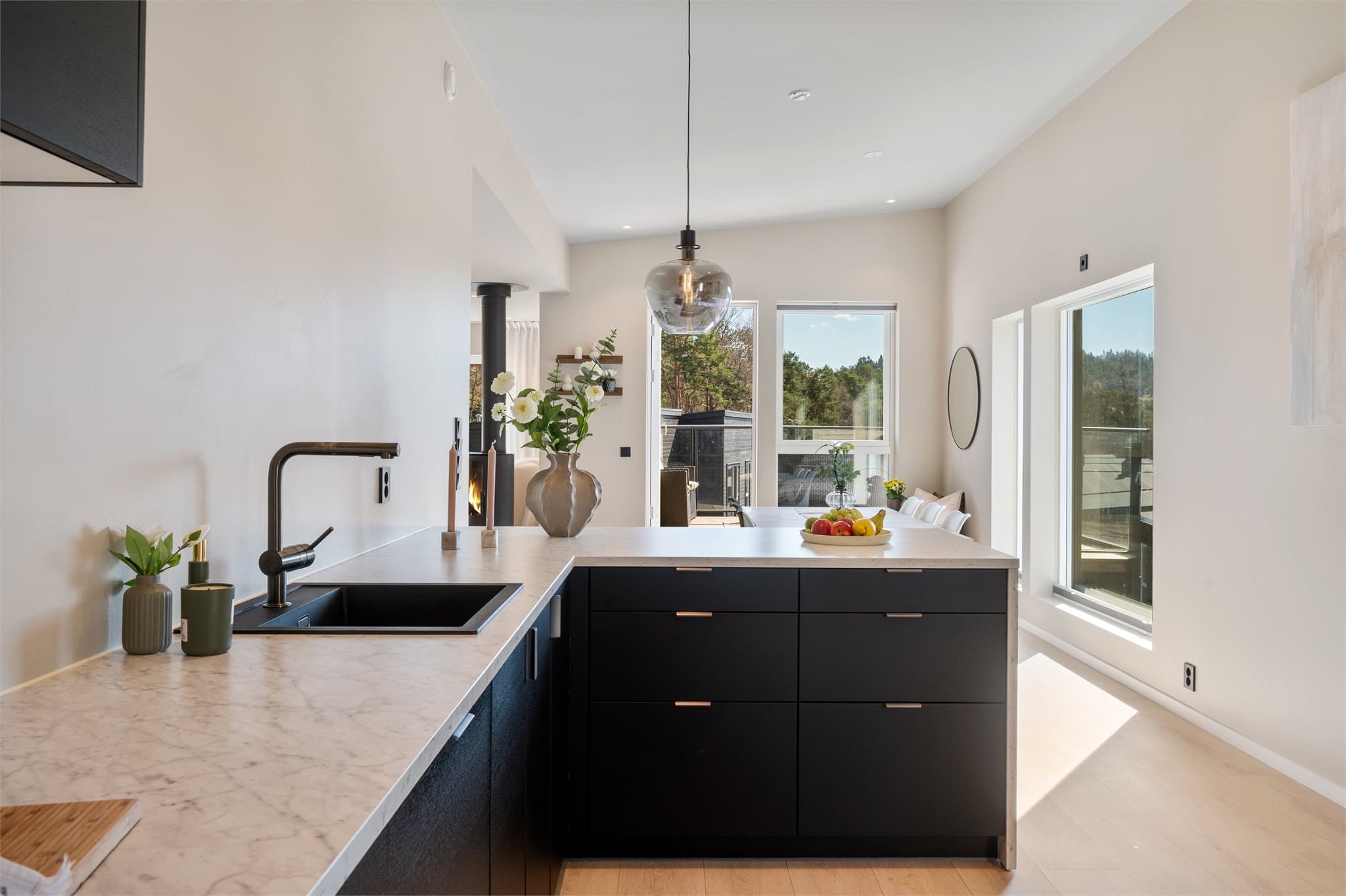 - Handle inn til dagens middag på Spar Nore Neset kun en 5 minutters kjøretur unna boligen -