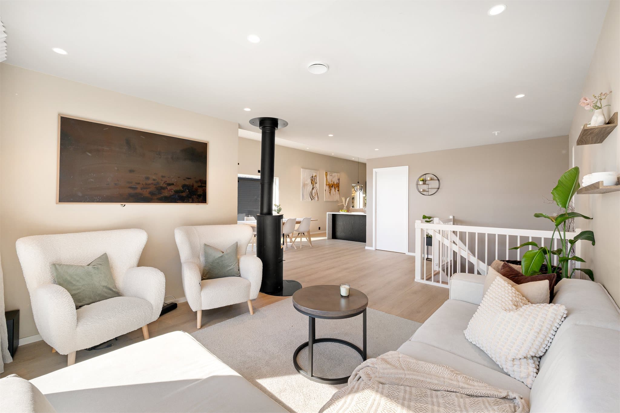 - Boligen har balansert ventilasjon som sørger for et sunt inneklima og er energibesparende -