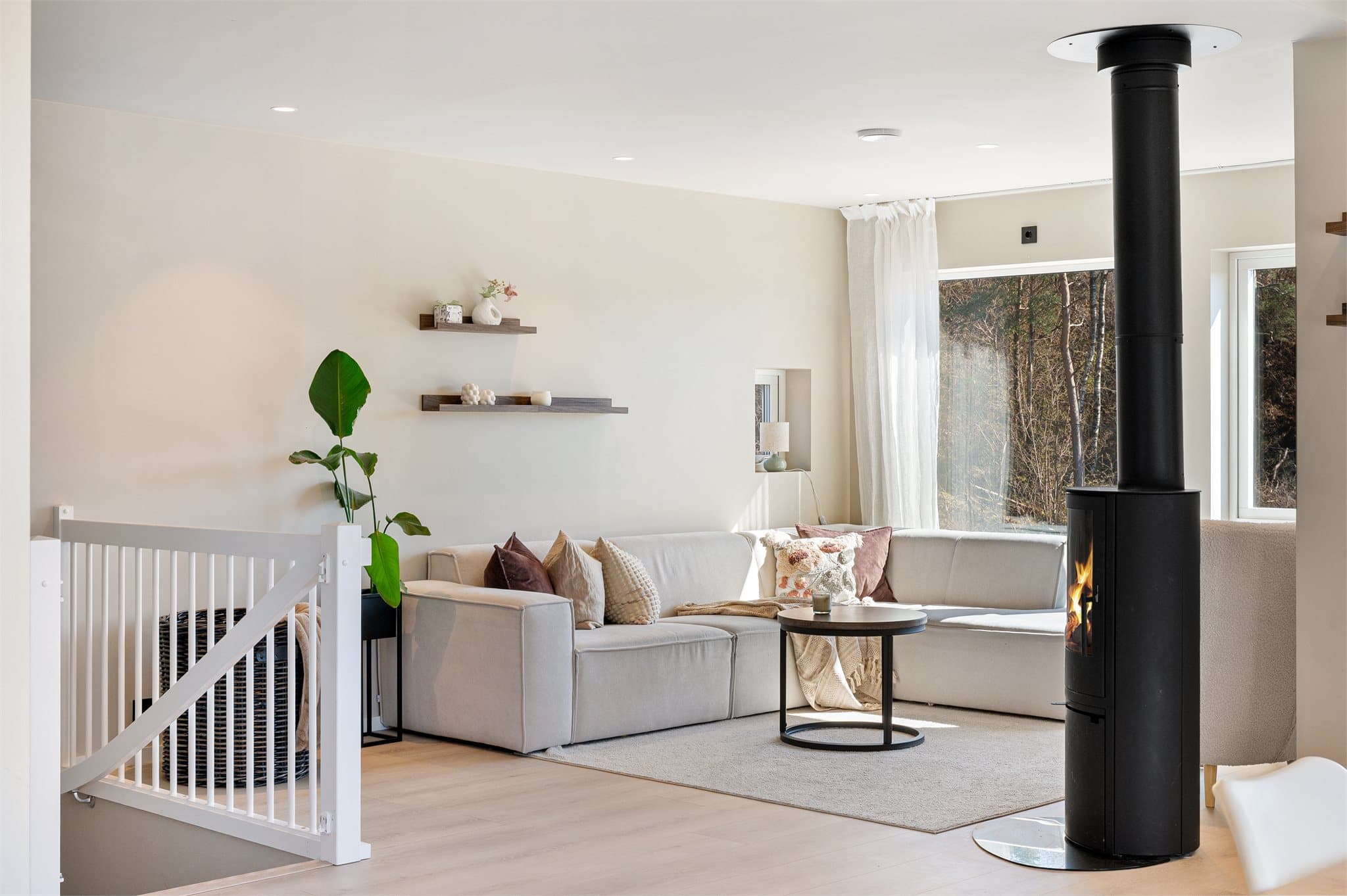 - Boligen har et samlet BRA-i på 161m² som er fordelt på 2 etasjer -