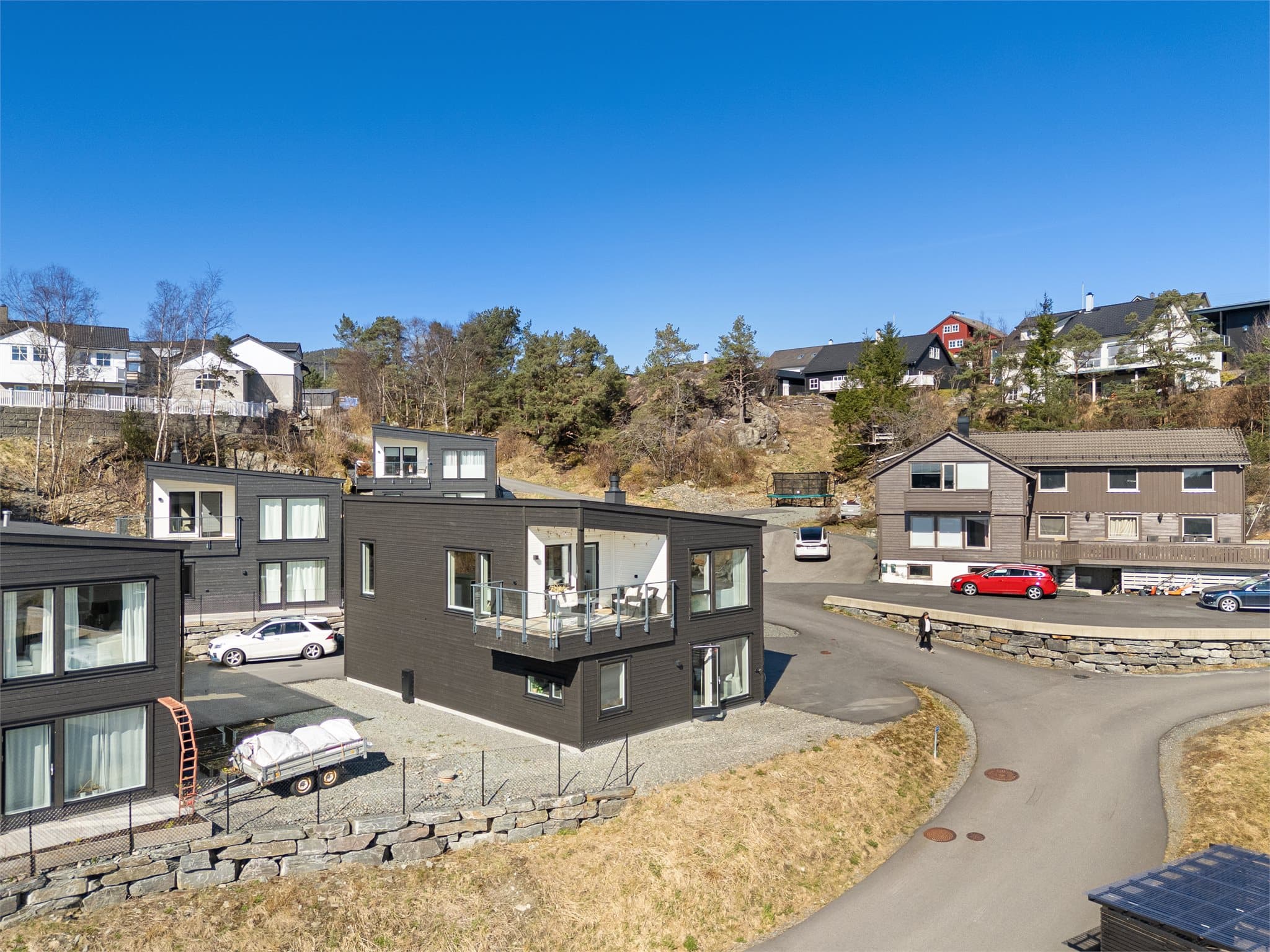 - Merk etablert altandør - her har man mulighet for å etablere terrasse/hage! Her kan både små, store og firbeinte trives! -