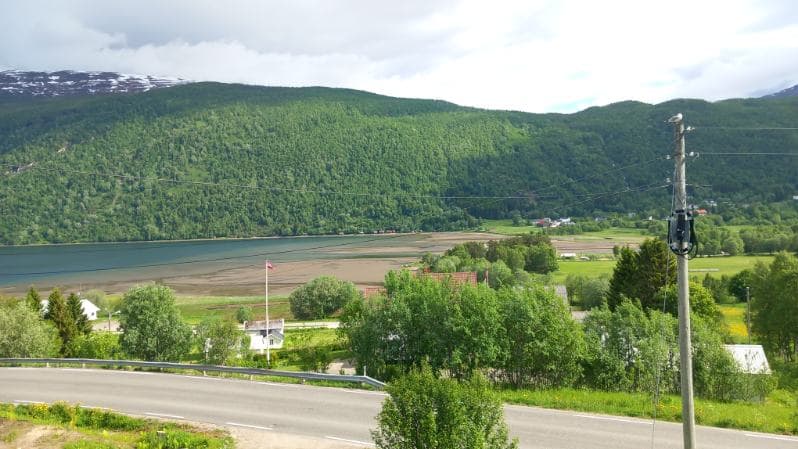 Utsikt mot Gratangsbotn fra eiendommen (Privat bilde fra selger)