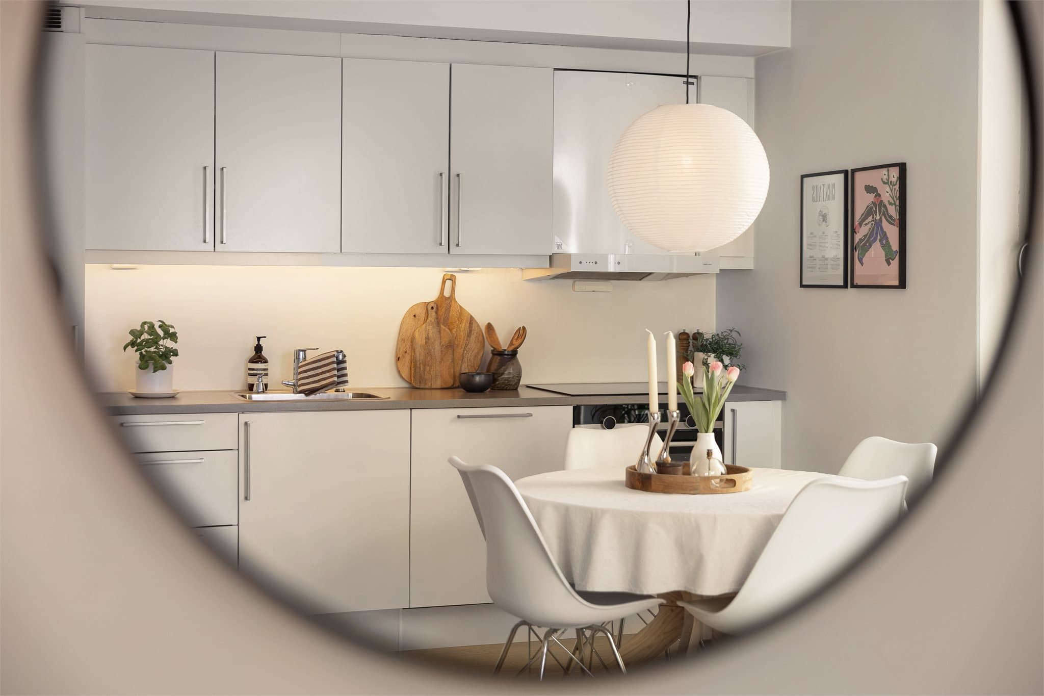 Balansert ventilasjon sikrer et sunt og godt inneklima i hele leiligheten.