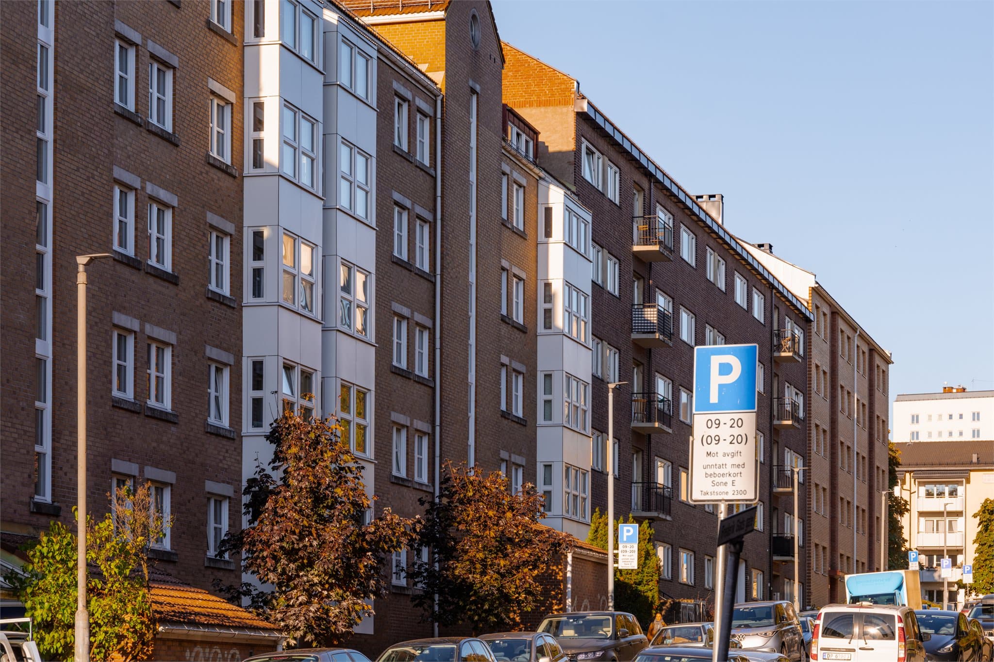 Sentral beliggenhet i Frederik Glads gate med få minutters gange til trikkestoppet i Grefsenveien og Storo, samt T-banen på Storo.