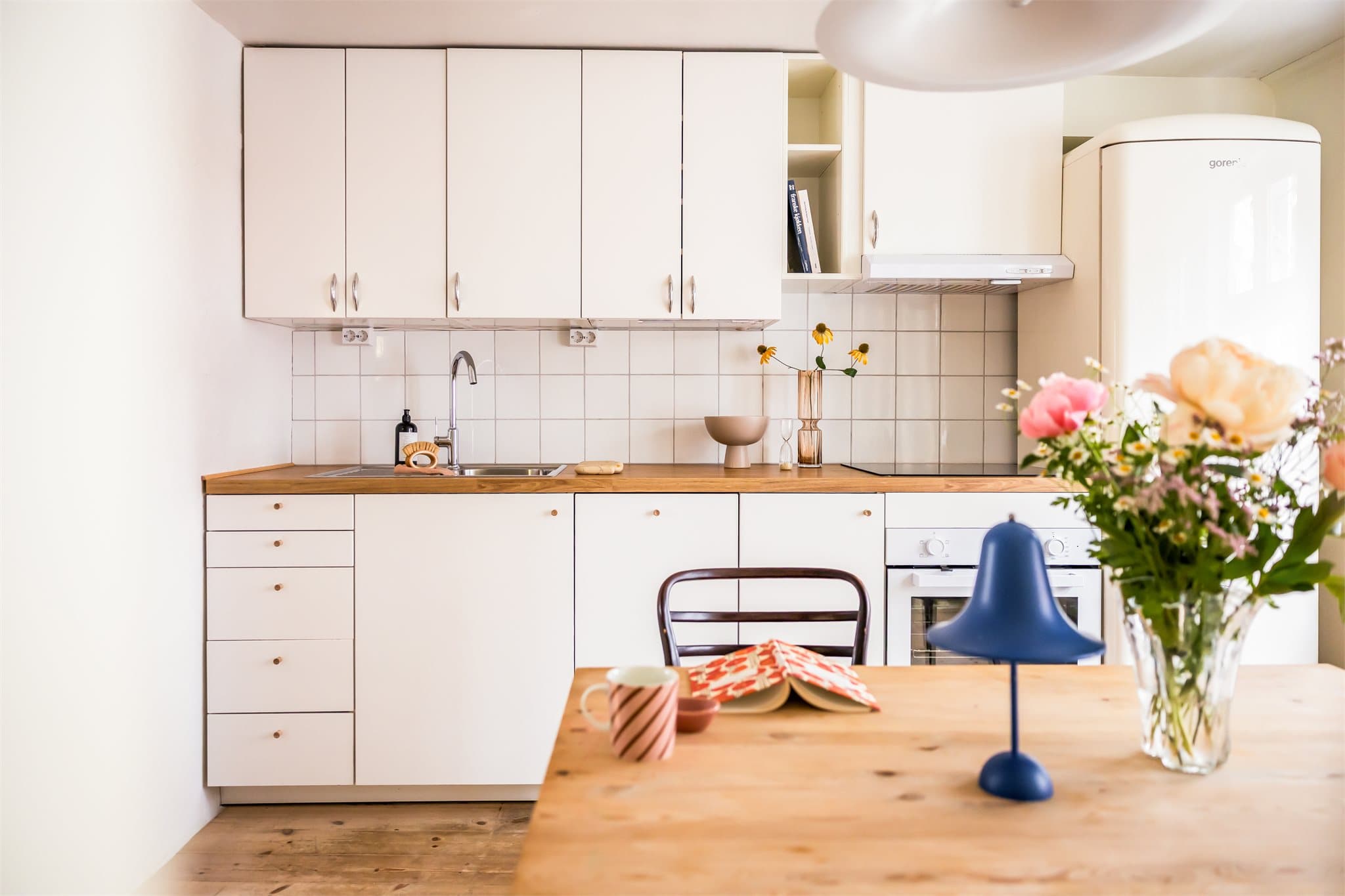 Kjøkkeninnredning fra 2022 som bidrar til boligens helhetsinntrykk. Oppgradert i 2026