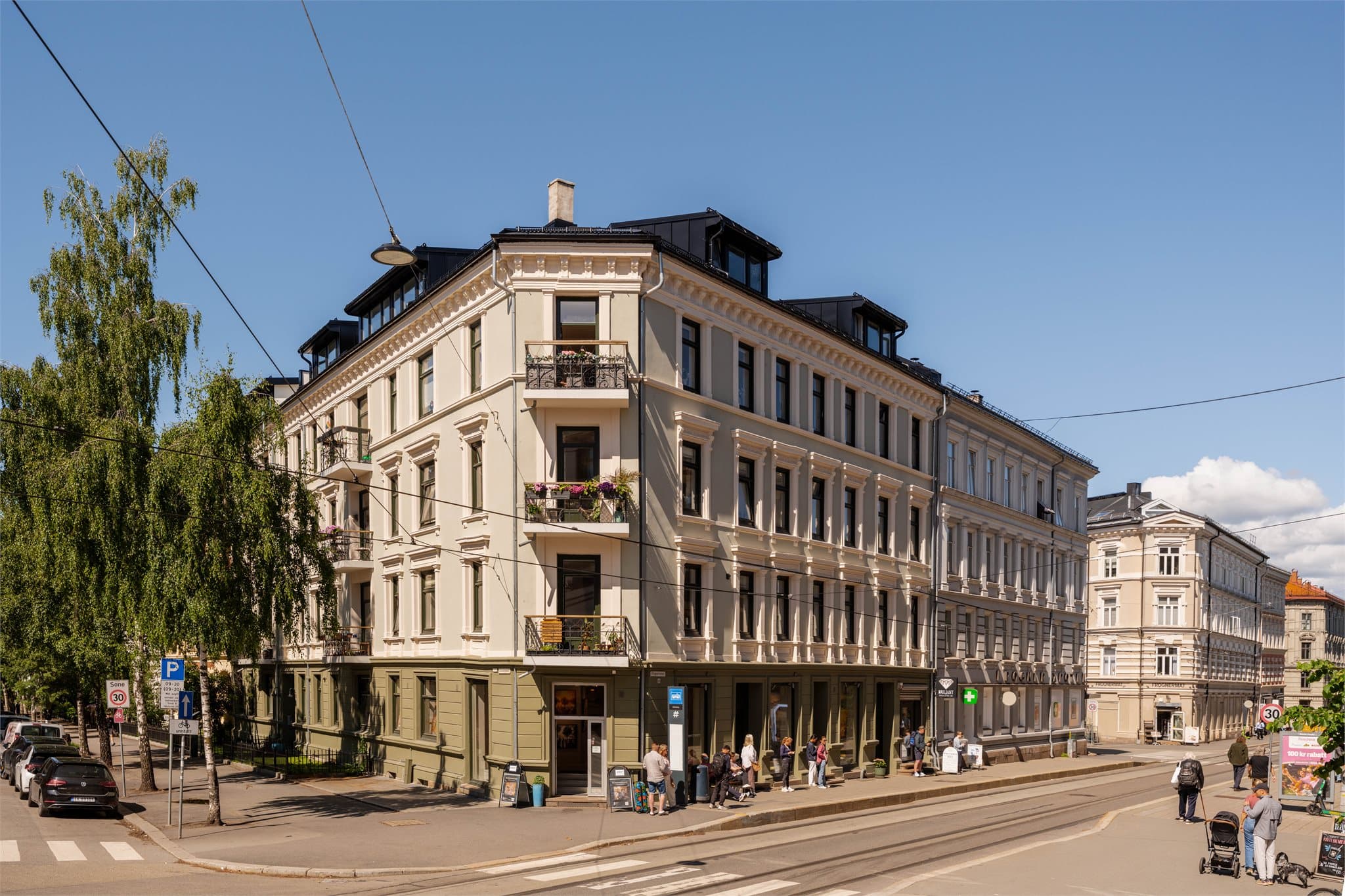 Attraktiv og sentral beliggenhet i et område preget av klassisk arkitektur.