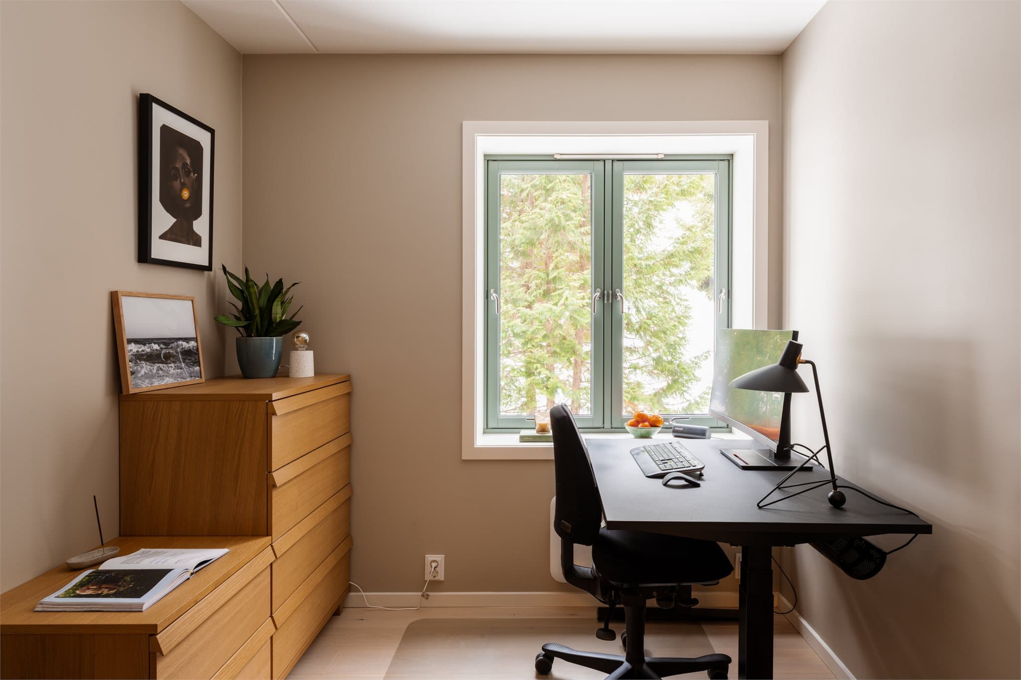 Det tredje soverommet fungerer utmerket som hjemmekontor eller hobbyrom.