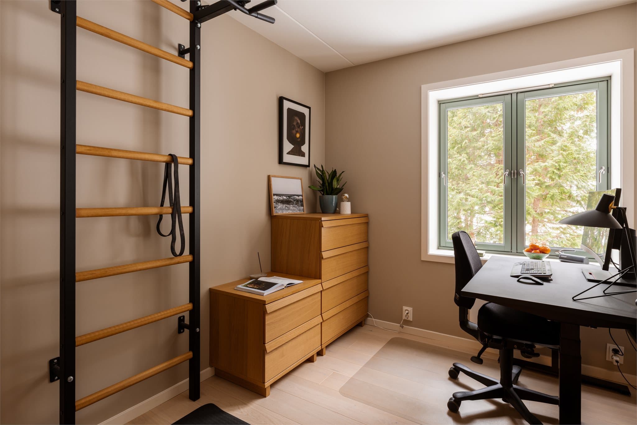 Rommet er fleksibelt og kan enkelt tilpasses familiens behov.