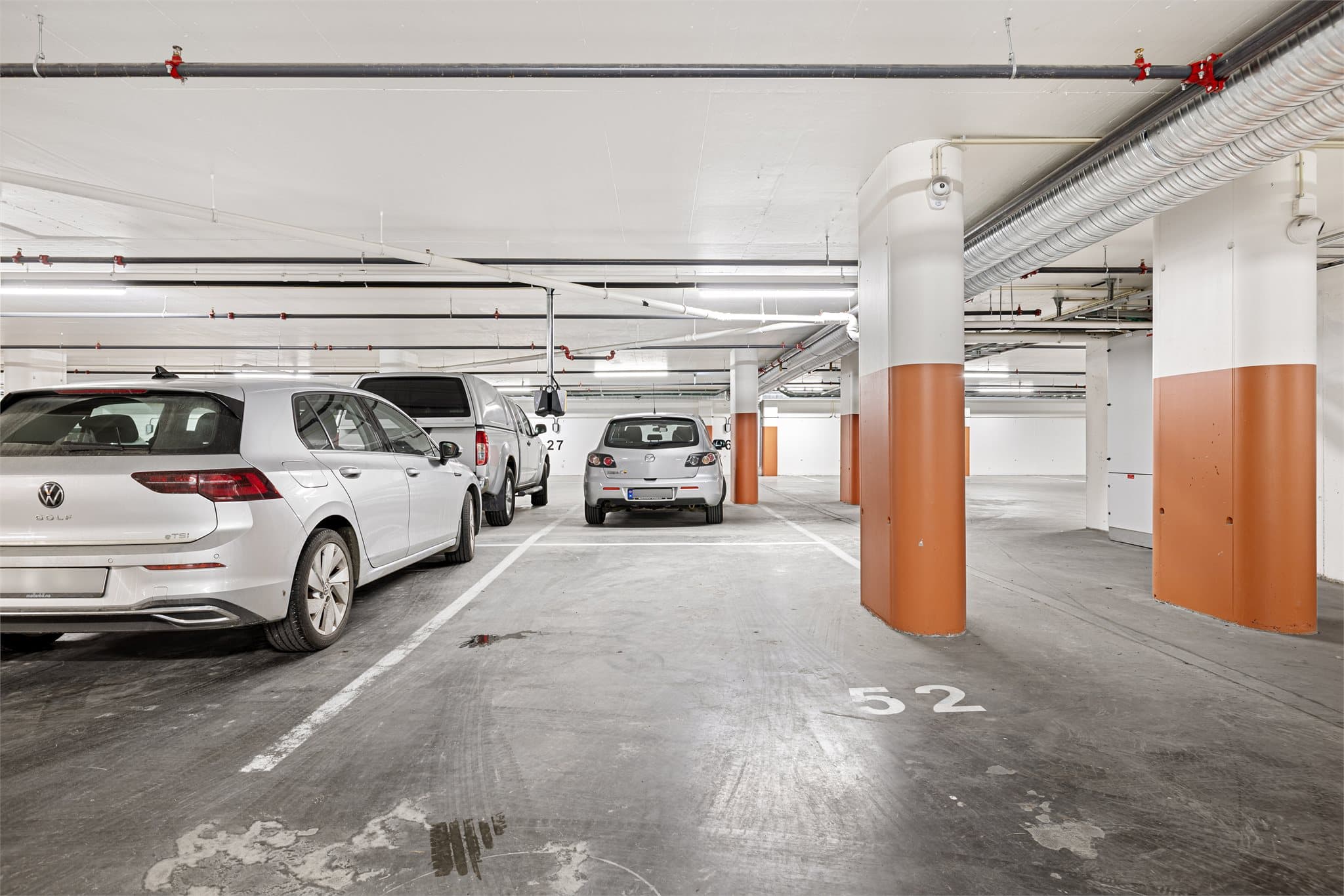 Fast parkeringsplass i parkeringskjeller med mulighet for elbillading.