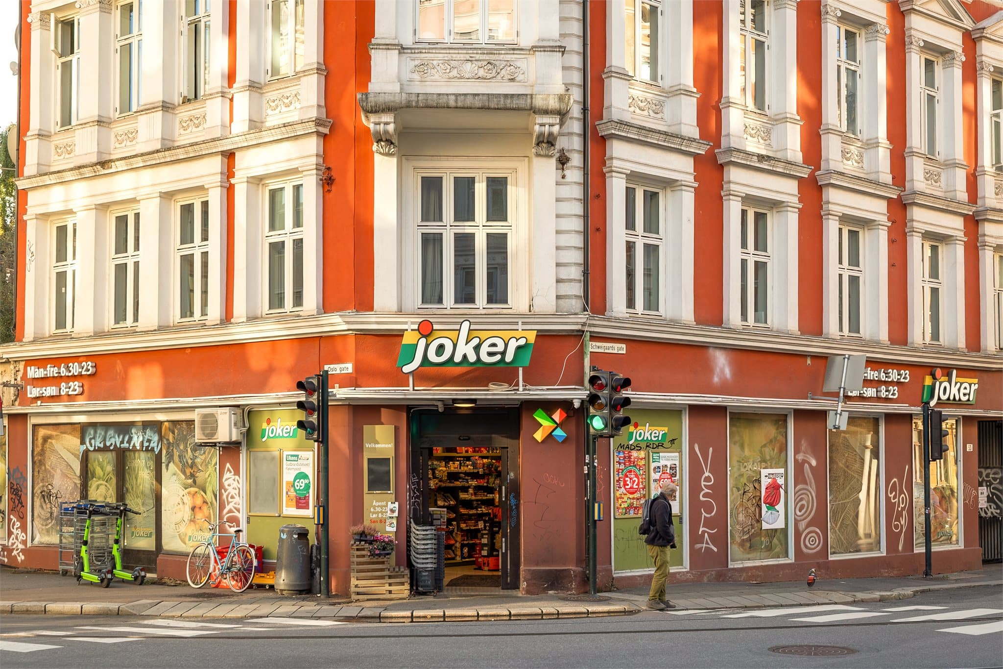Joker Gamlebyen ligger kun to minutters gange unna og har søndagsåpent.