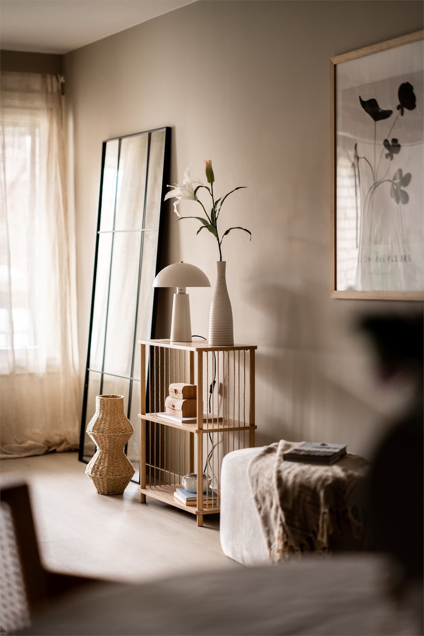 Gjennomgående materialvalg og farger skaper et helhetlig og tidsriktig uttrykk.