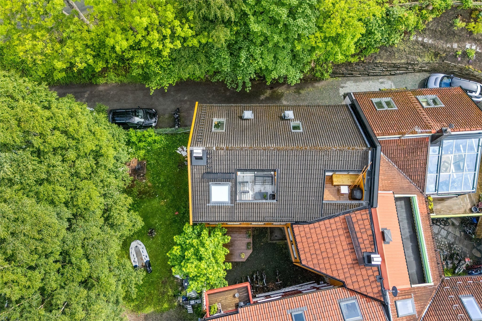 Leiligheten har en ettertraktet beliggenhet på Bakklandet, et av Trondheims mest populære områder.