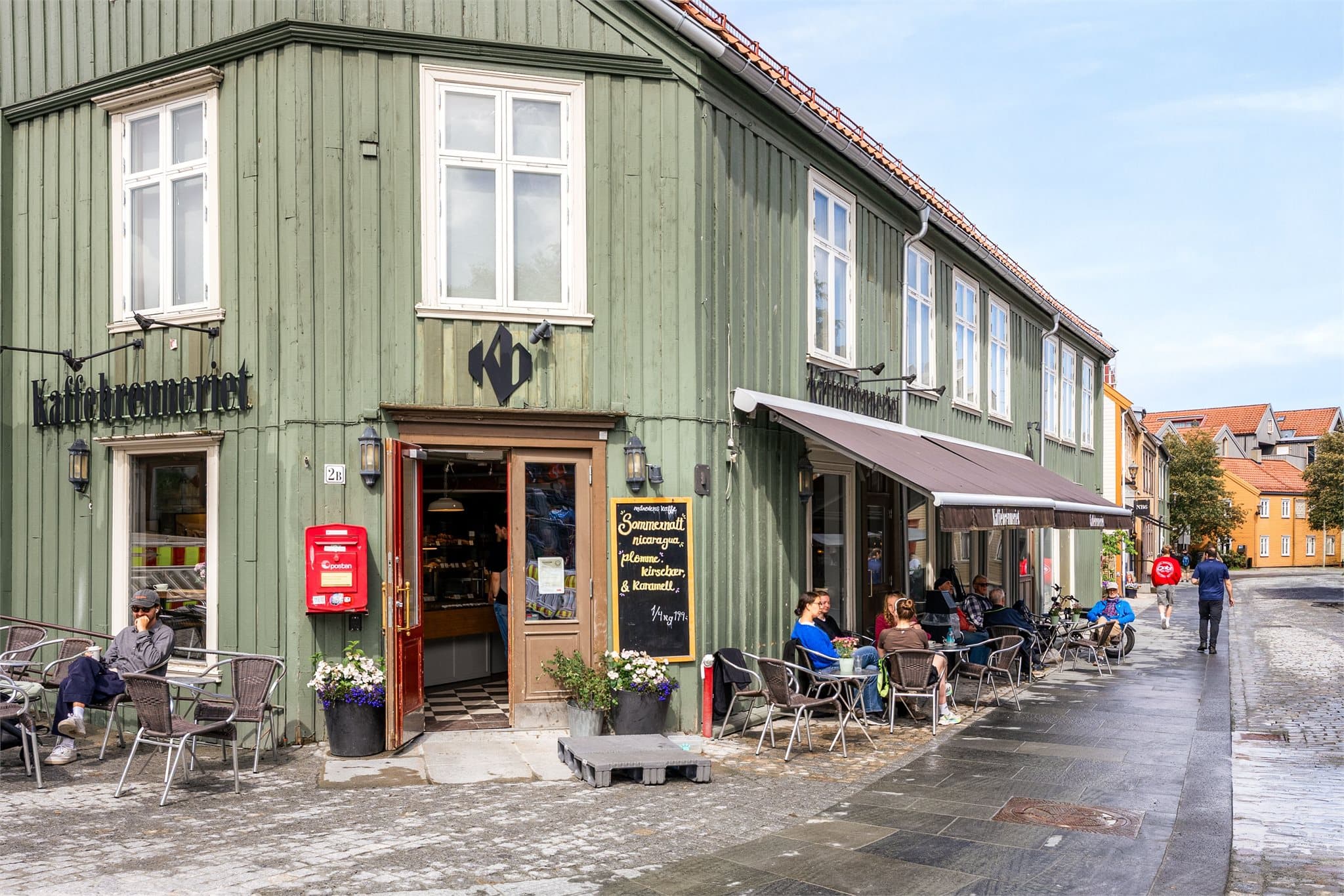 I nærområdet finner du flere hyggelige restauranter og kafeer.