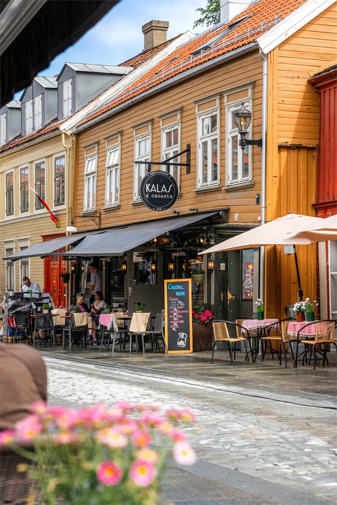 Med sin sentrale beliggenhet og korte avstand til alt man trenger i hverdagen, er denne leiligheten et attraktivt valg for studenter og par.