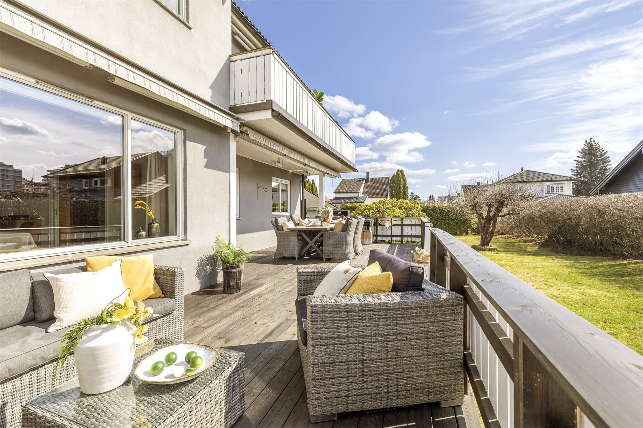 Solforholdene er gode, og uteplassene kan nytes store deler av dagen