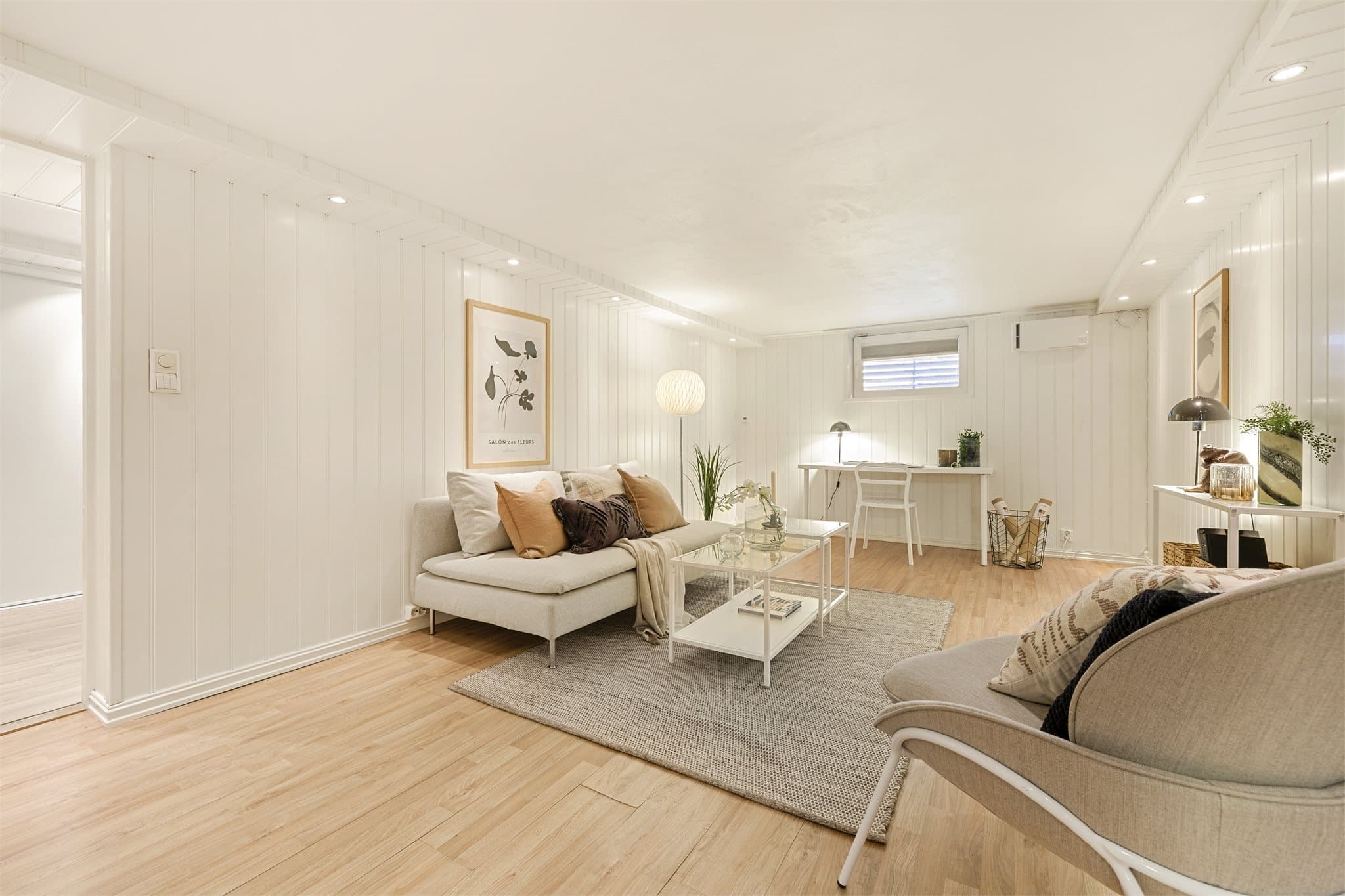 Det gjøres oppmerksom på at noen av rommene som benyttes til varig opphold ikke er godkjent for slik bruk – se egen redegjørelse under avsnittet om "ferdigattest"