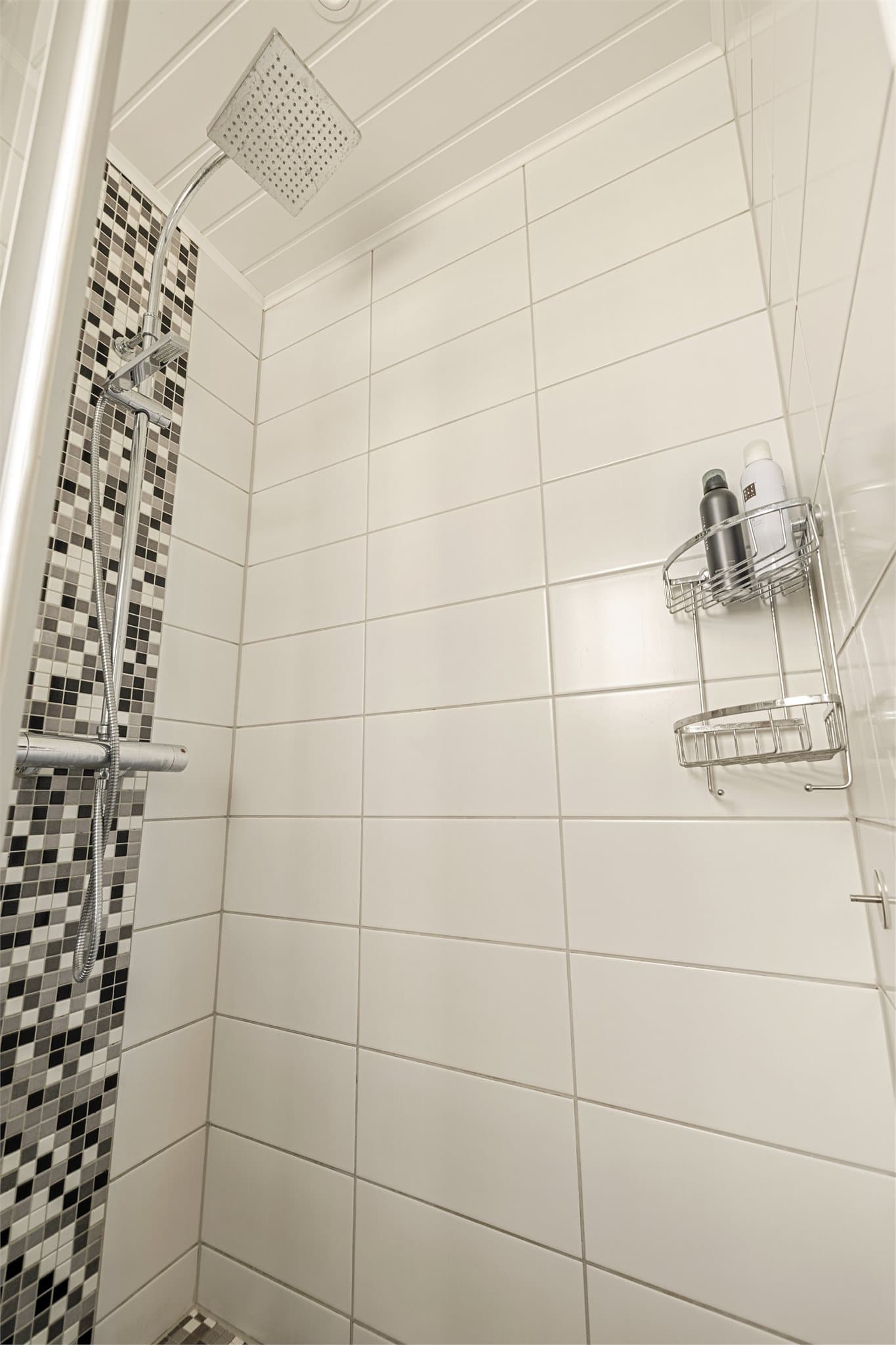 Gulvet har varmekabler for ekstra komfort.