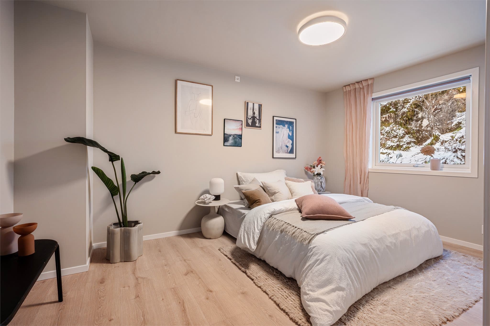 - Romslig soverom på 12,4m² -