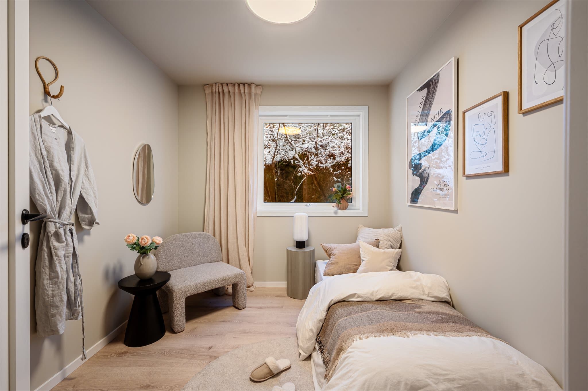 - Soverom 2 måler 6,7 m² -