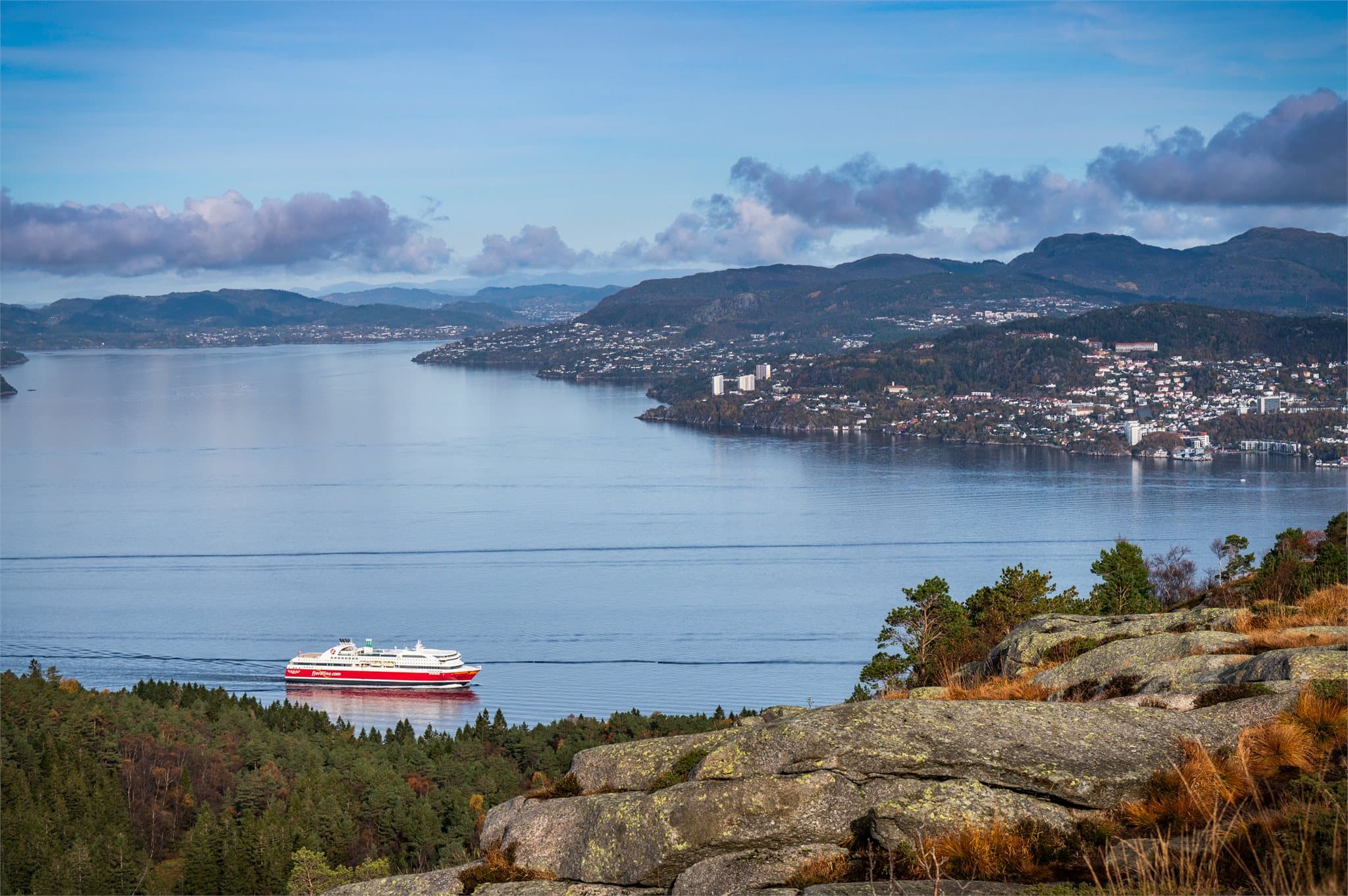 - Flotte turmuligheter i nærheten som Damsgårdsfjellet og Lyderhornfjellet-