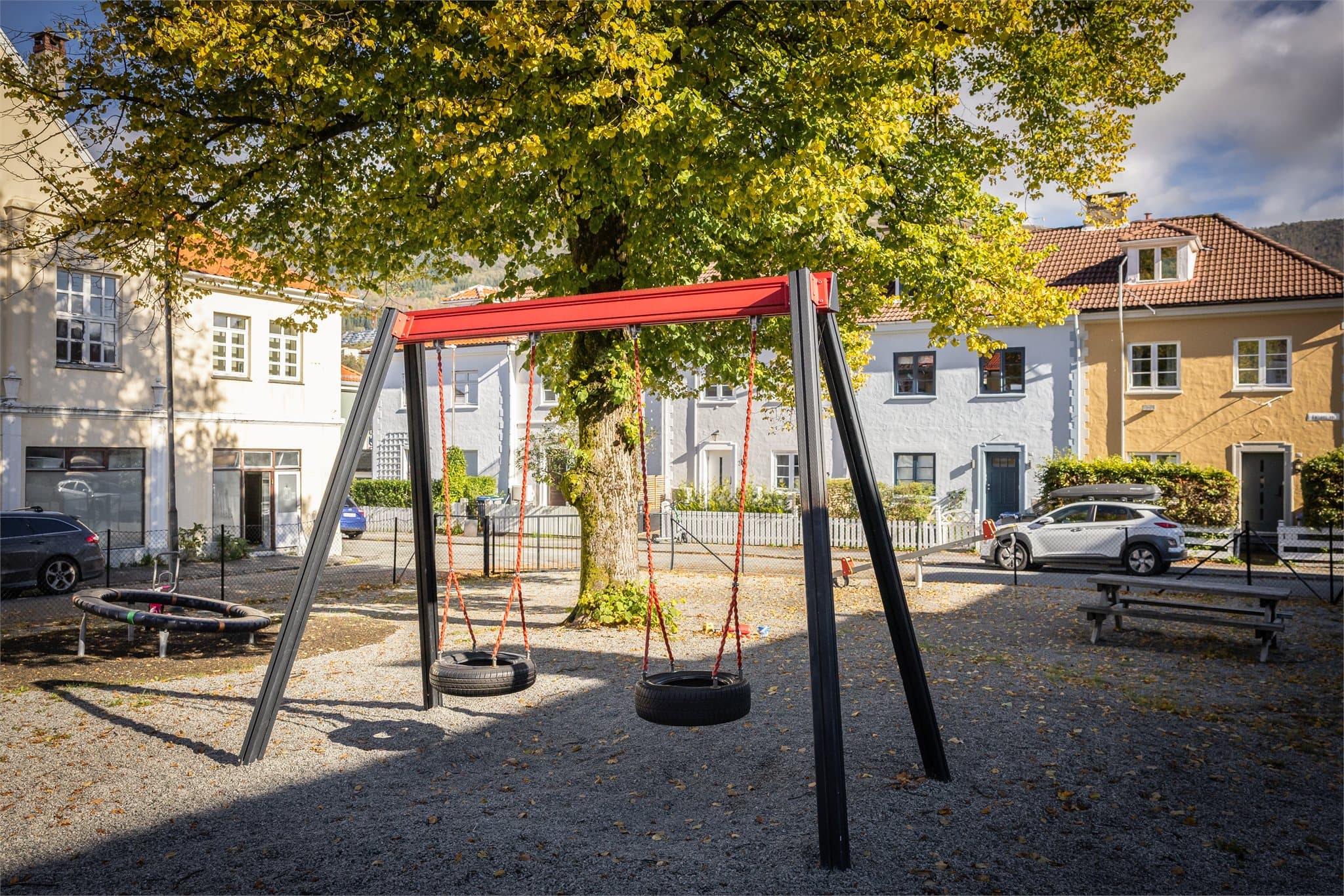 Det ligger barnehager, skoler og flotte aktivitetstilbud innen kort gangavstand
