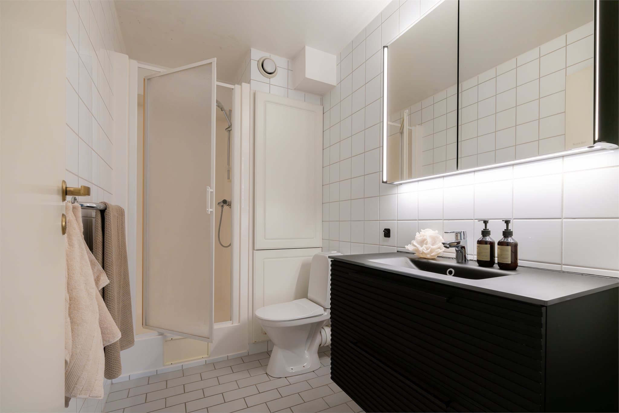 Badene gir en unik mulighet til å bygge to nye, moderne bad etter dagens standard og egne preferanser.