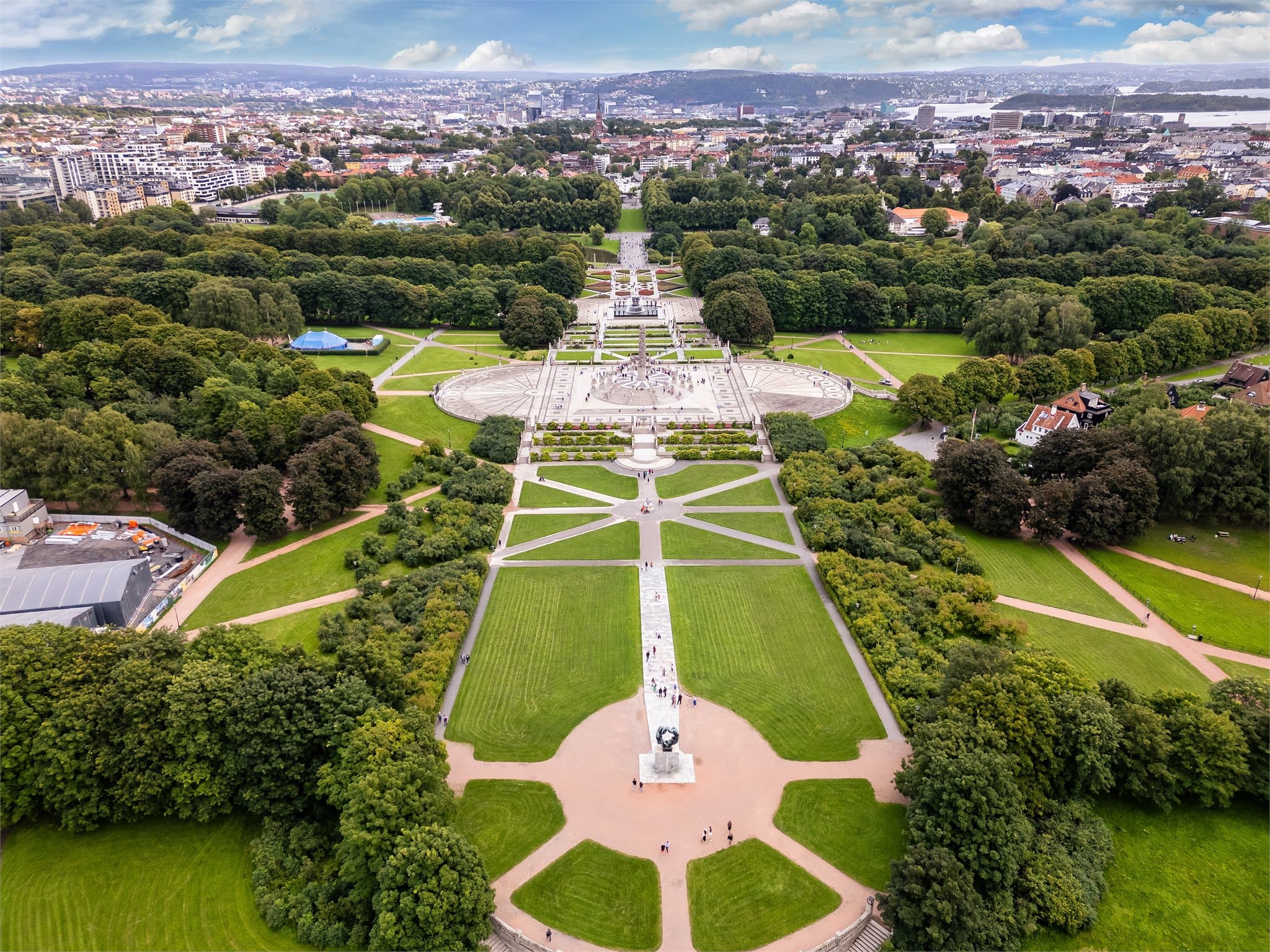 Frognerparken ligger rett over gaten.