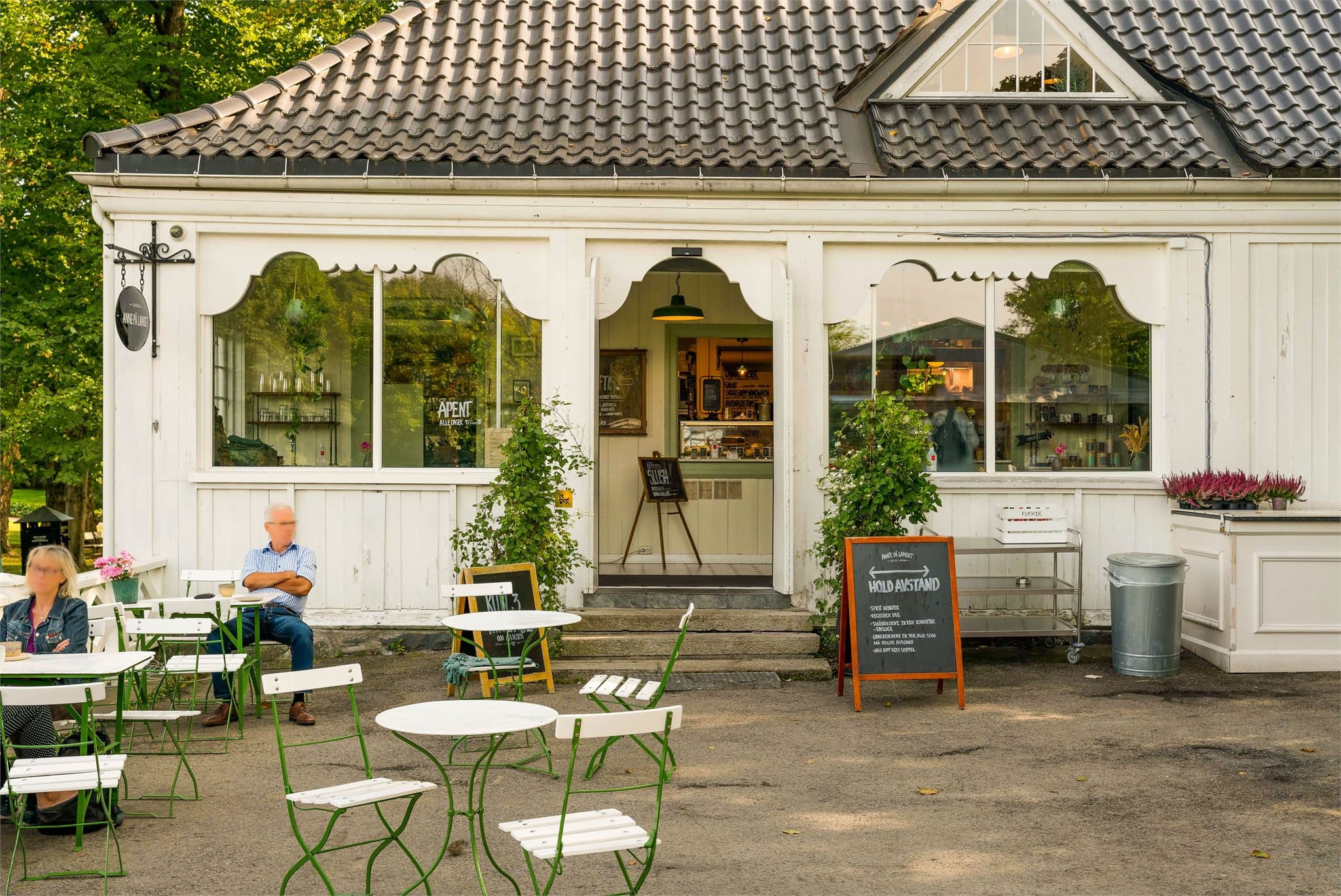 Parken har også en svært koselig kaffe samt restauranter.